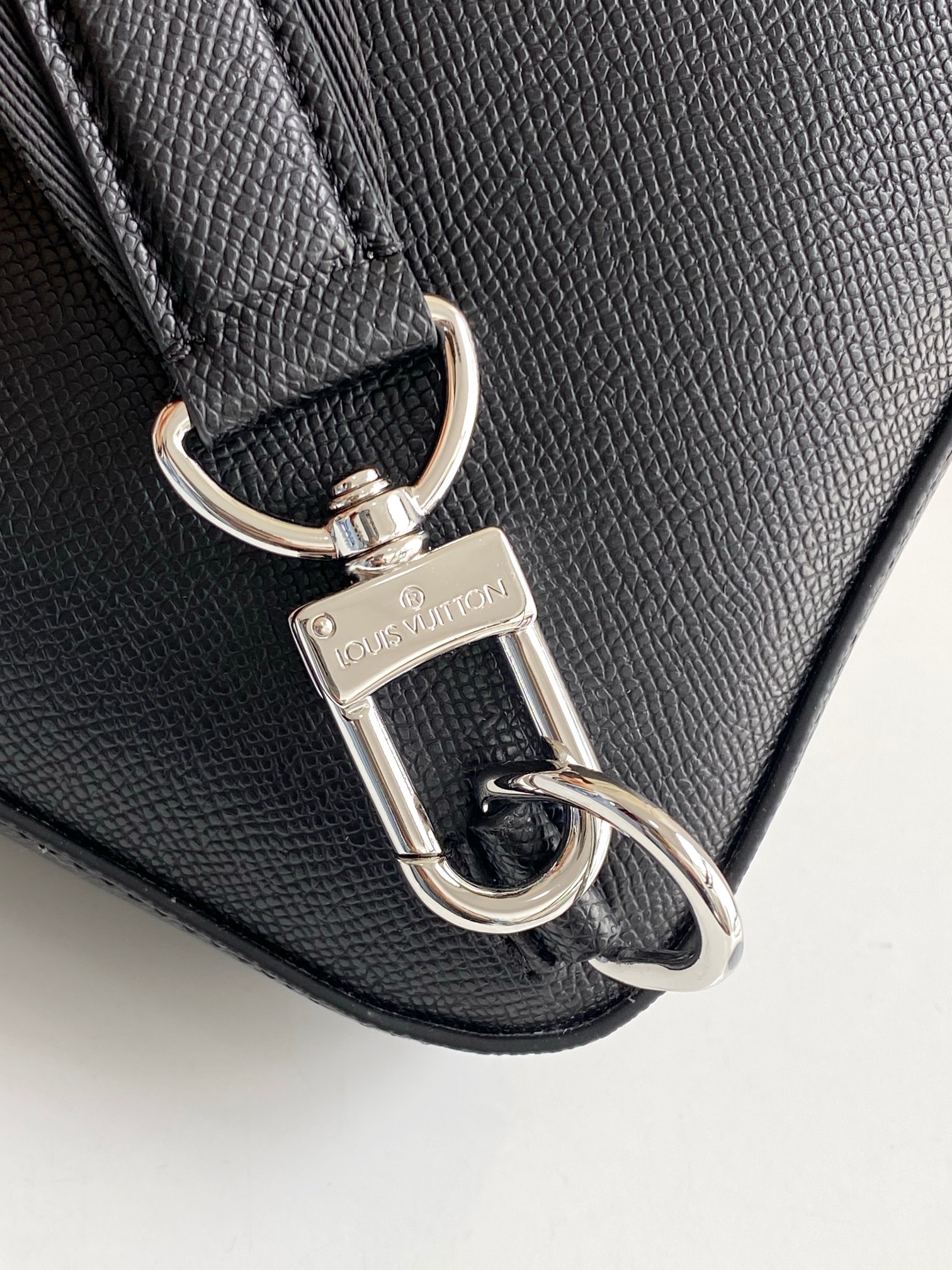 Avenue Shoulder Bag in Damier Graphite - Image 7