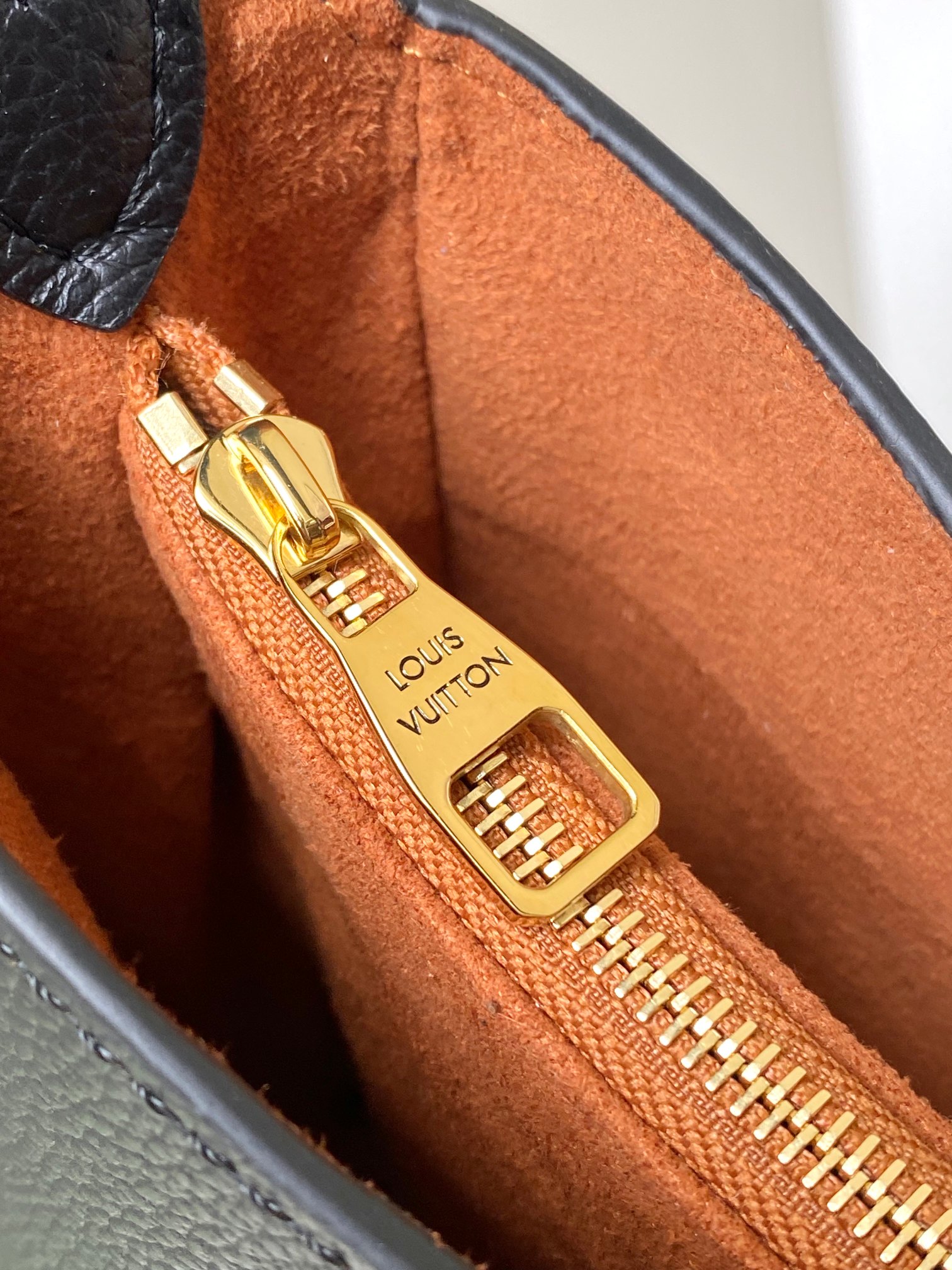 Louis Vuitton Leather Underarm Bag - Image 7