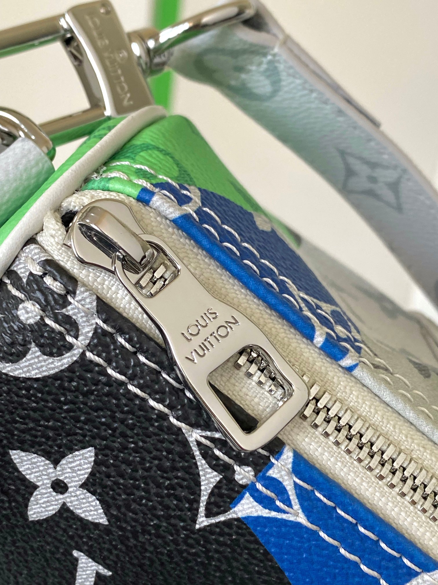 Louis Vuitton Keepall Bandoulière 25 Handbag - Image 7