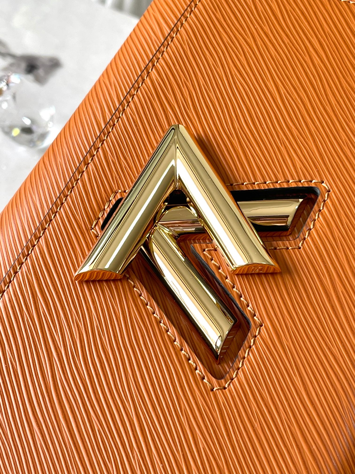 Louis Vuitton Twist Medium Handbag - Image 7