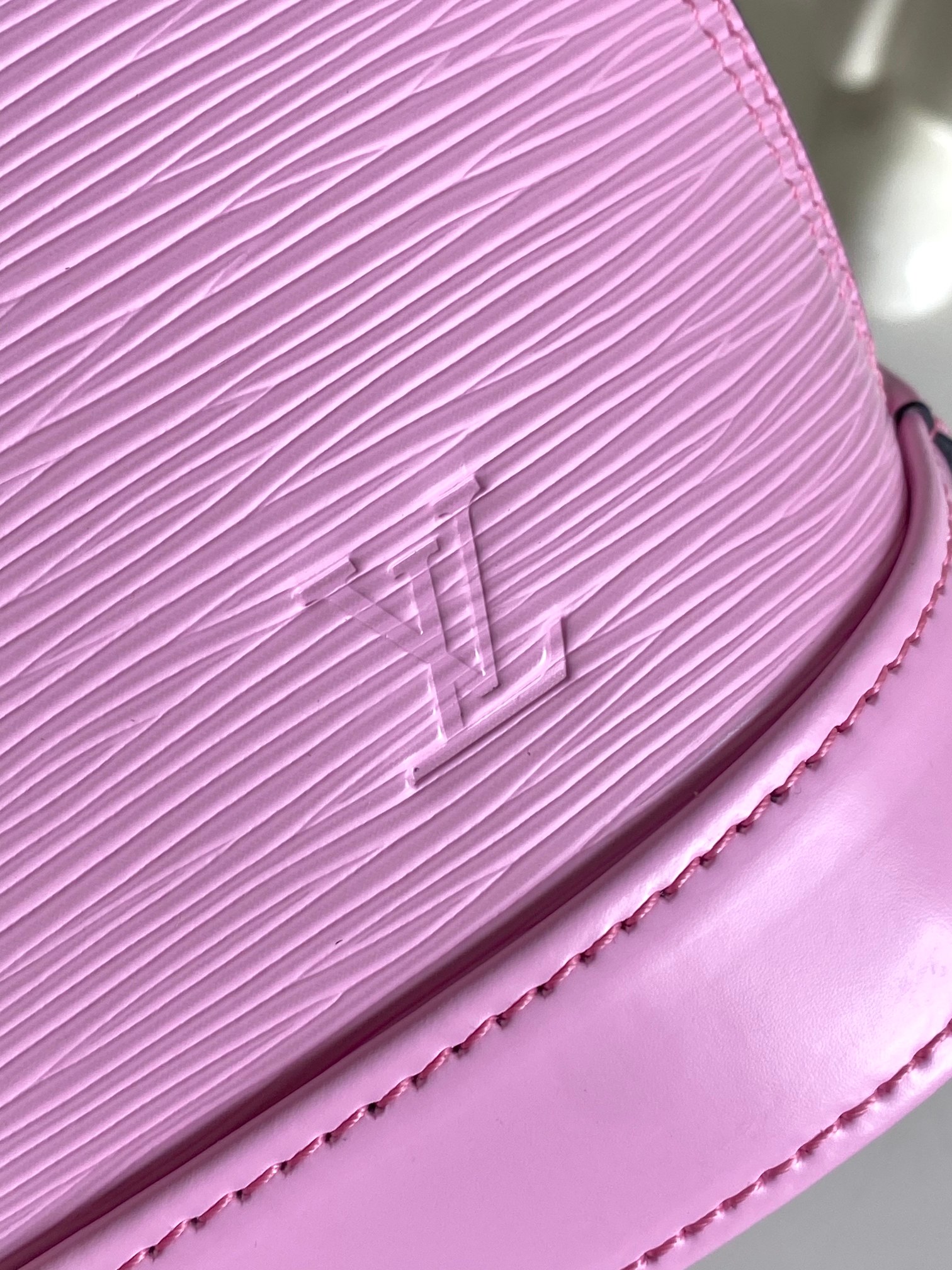 Louis Vuitton Alma BB Handbag in Epi Leather - Image 7