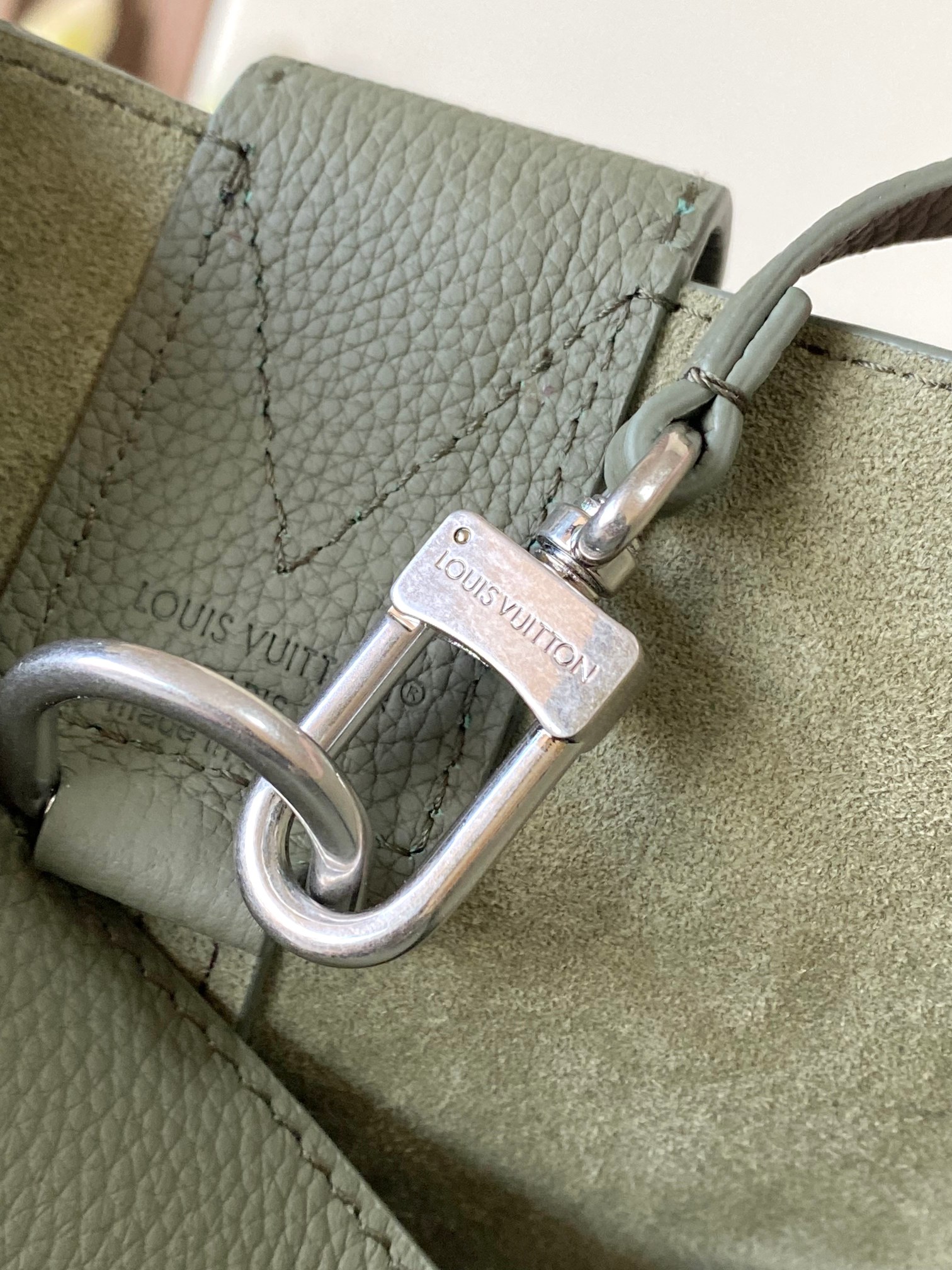 Louis Vuitton Verso Hobo Reversible Leather Handbag - Image 7
