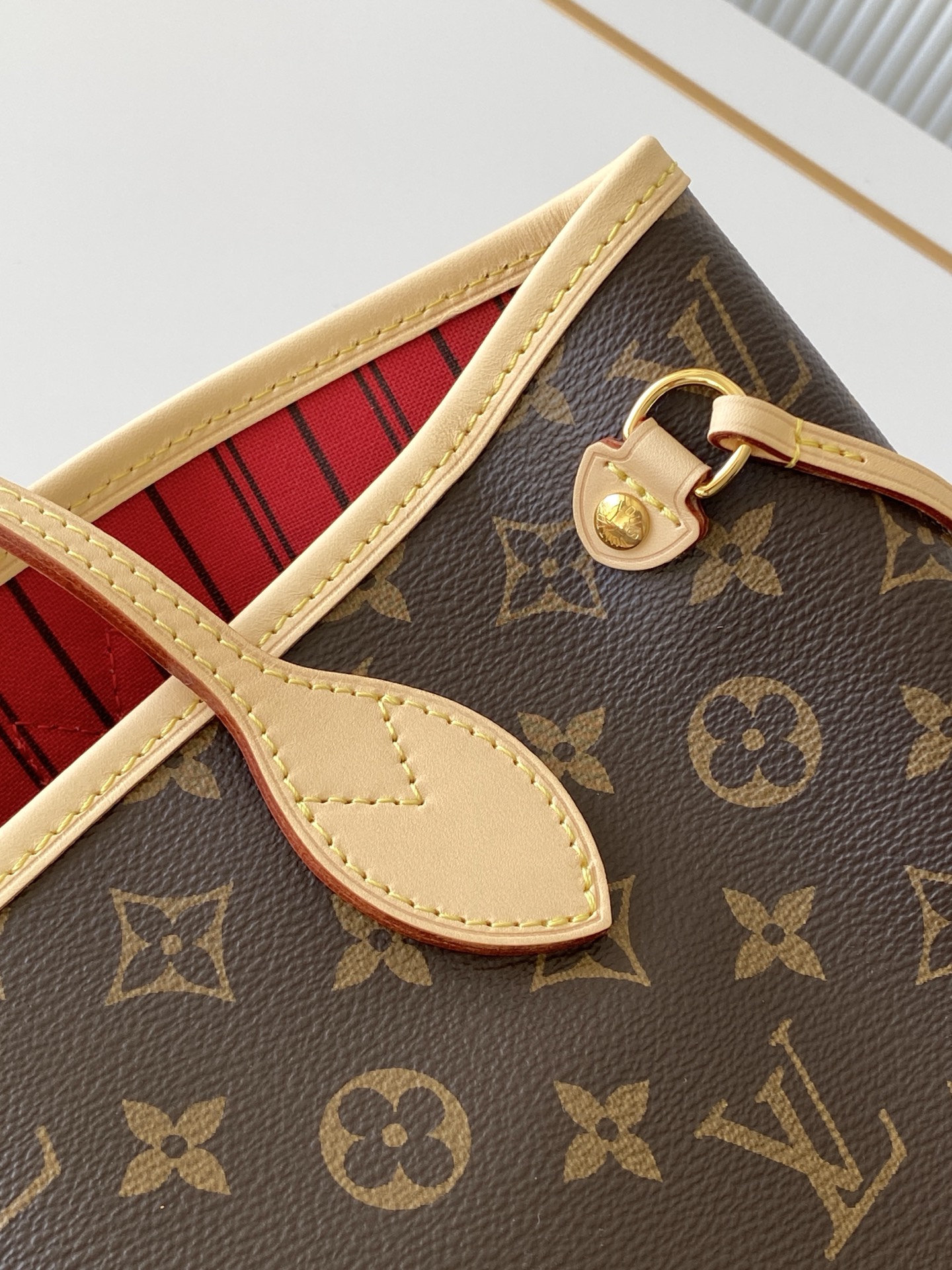 Louis Vuitton Neverfull Small Tote Bag in Damier Ebene Canvas - Image 7