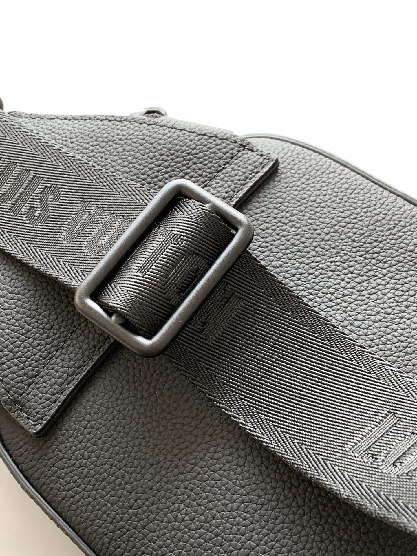 Louis Vuitton Avenue Sling Bag PM M15255 - Image 7