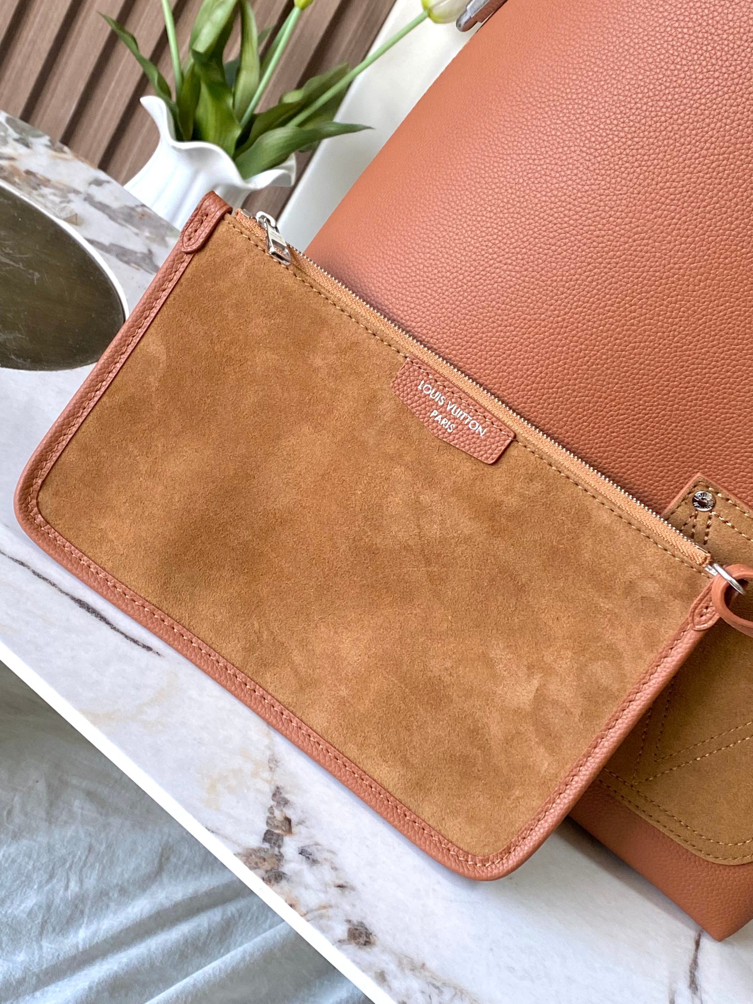 Verso Hobo Reversible Leather Bag - Image 7
