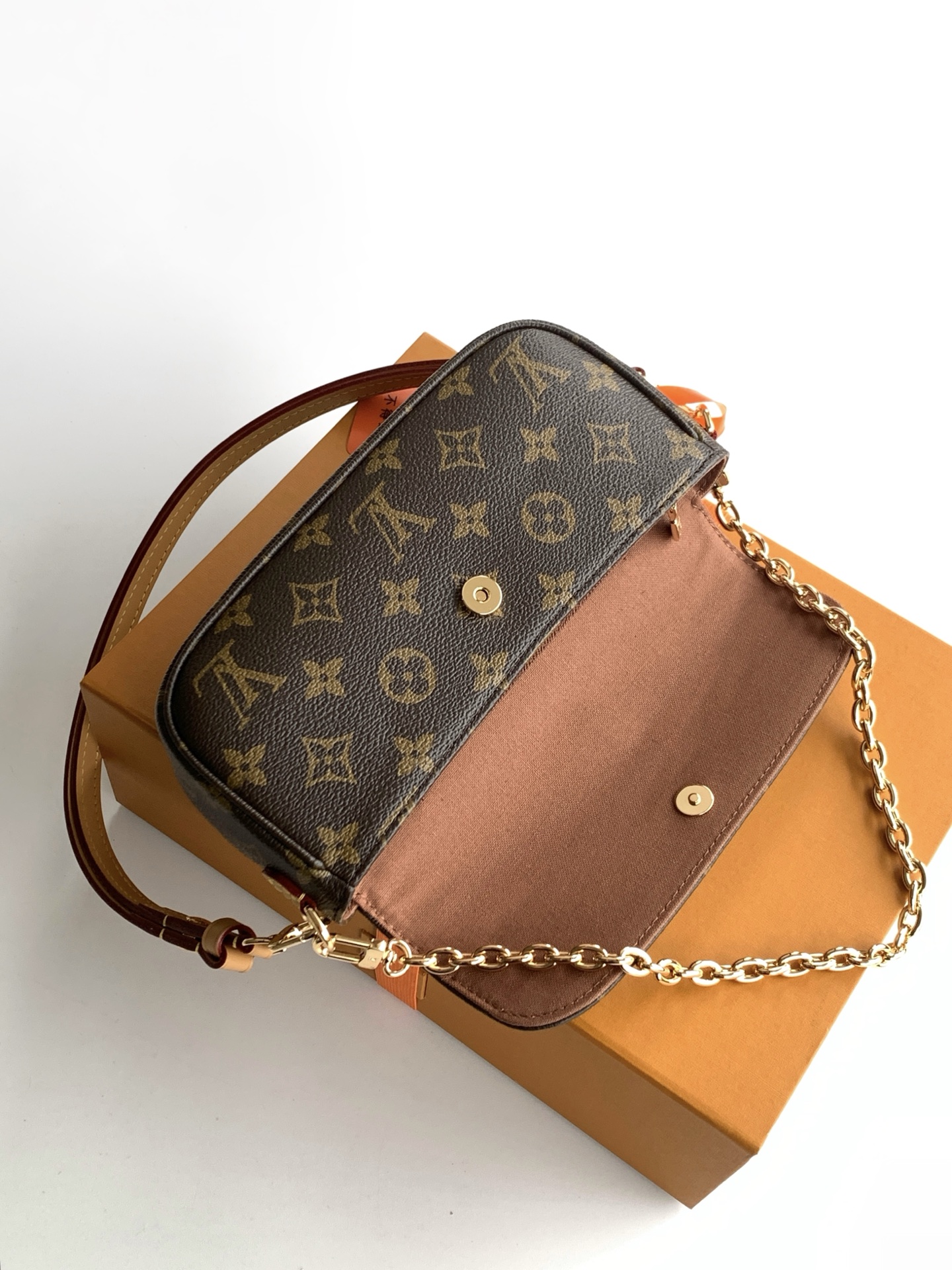 Louis Vuitton Ivy Wallet On Chain M81911 - Image 7