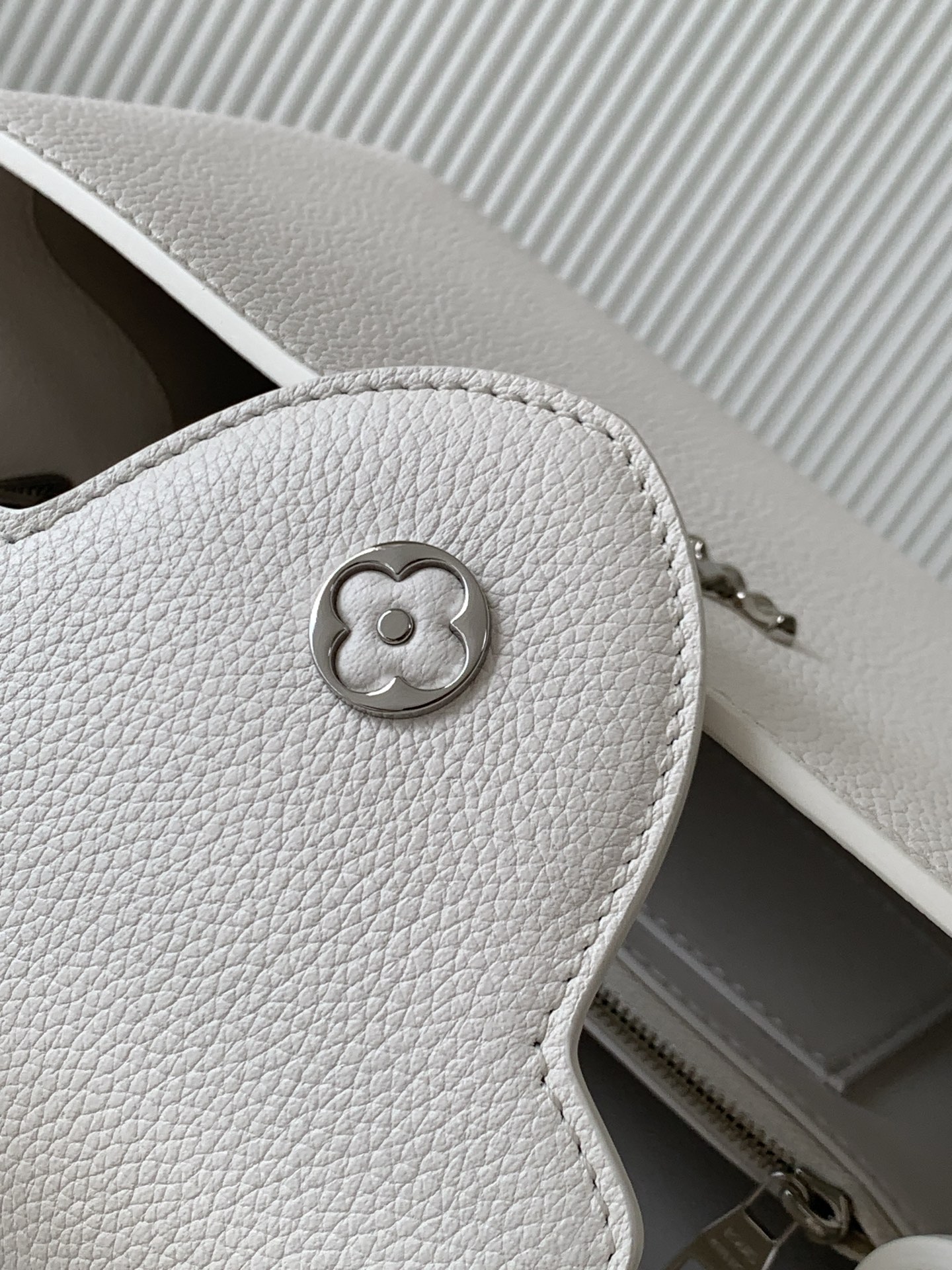 Louis Vuitton LV Crush Capucines East West Medium Handbag - Image 7