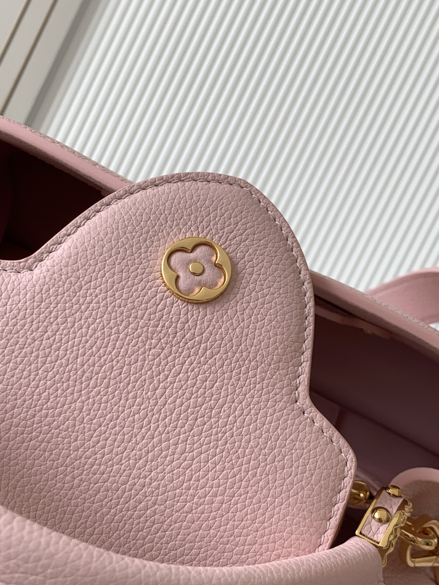 Louis Vuitton Capucines East West Medium Handbag - Image 7