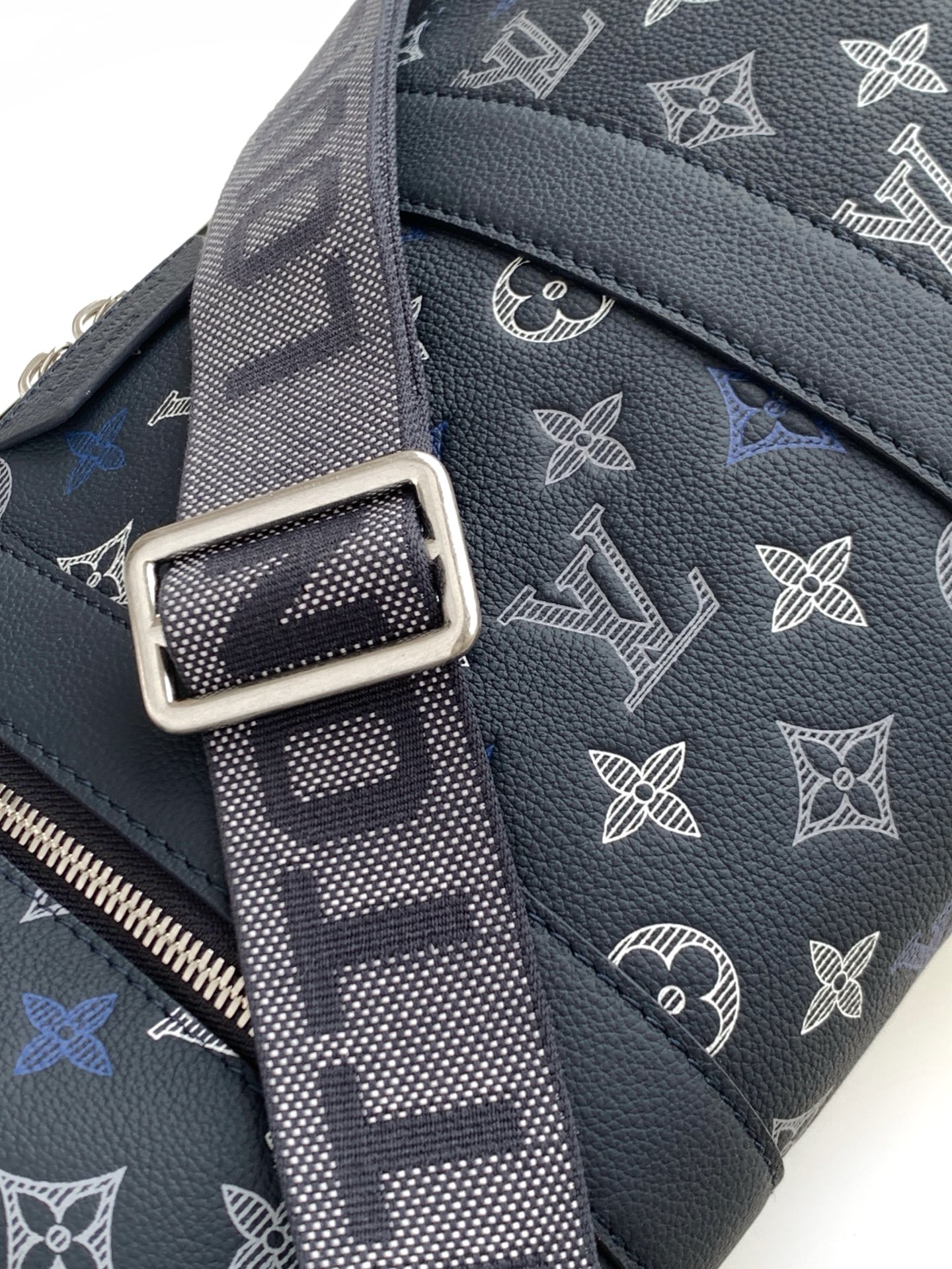 Louis Vuitton City Keepall Handbag in Blue Monogram Shadow Leather - Image 7