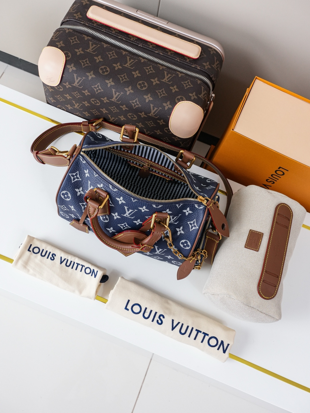 Louis Vuitton Speedy Bandoulière 25 Monogram Leather Handbag - Sapphire Blue - Image 7