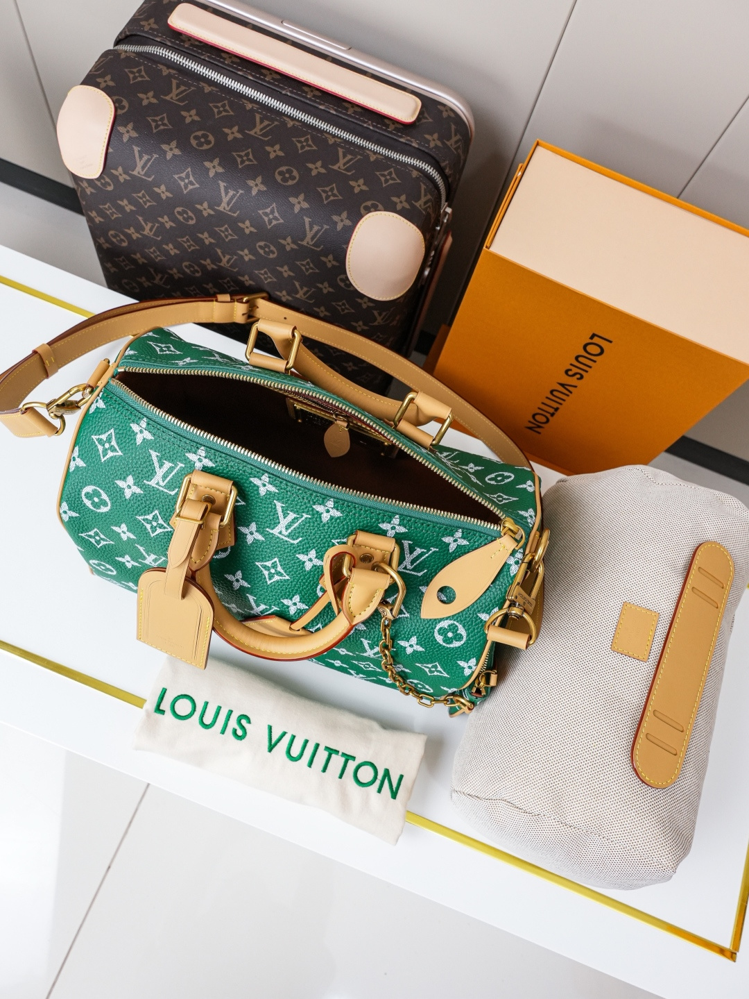 Louis Vuitton Speedy Bandouliere 30 Monogram Leather Handbag - Image 7