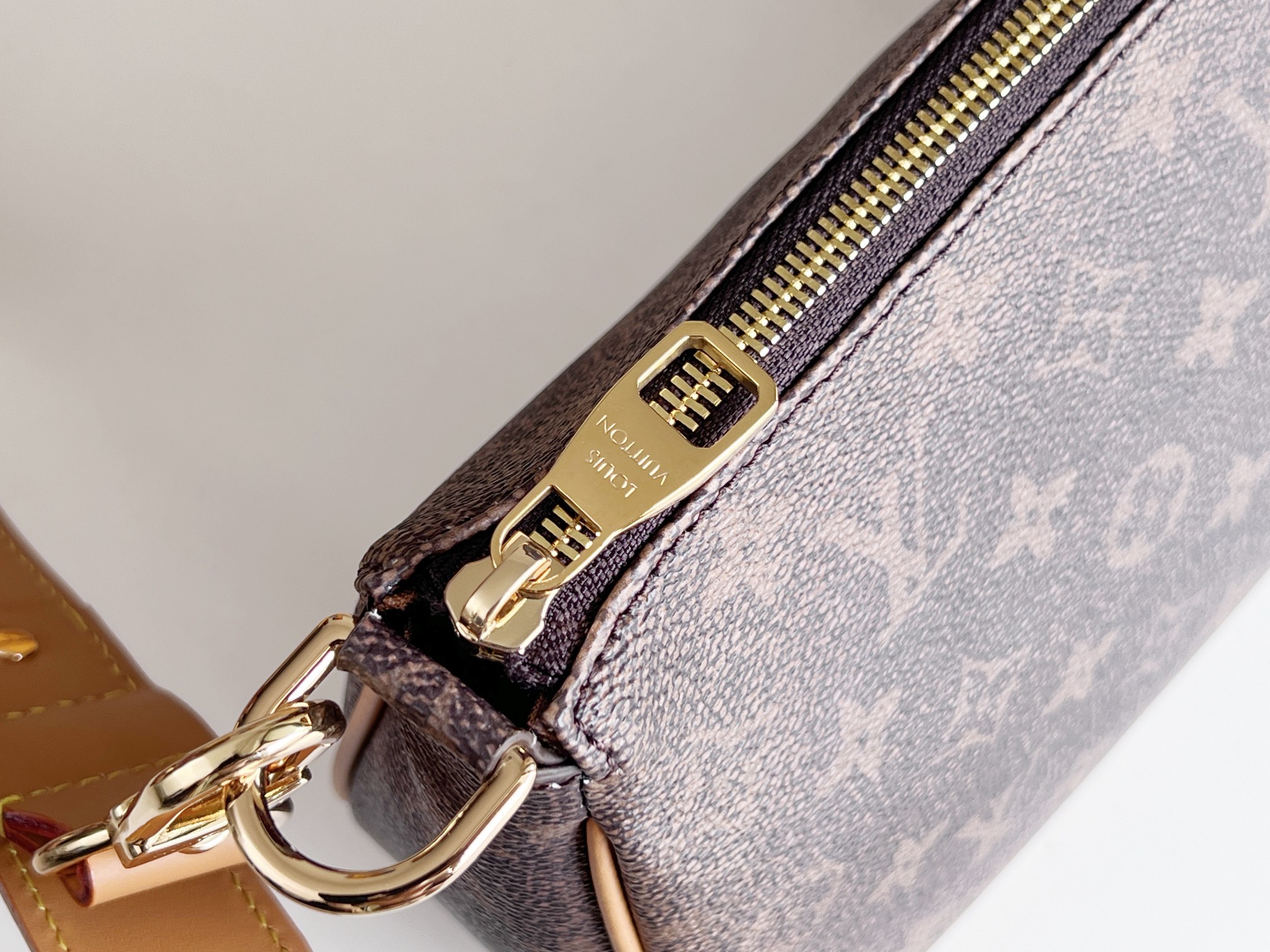 Louis Vuitton Pochette Accessoire XL M11623 - Image 7