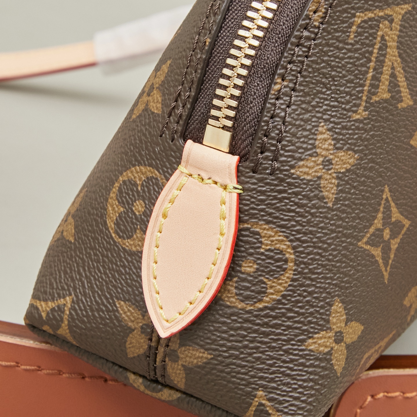 Squire East West Handbag - Image 7