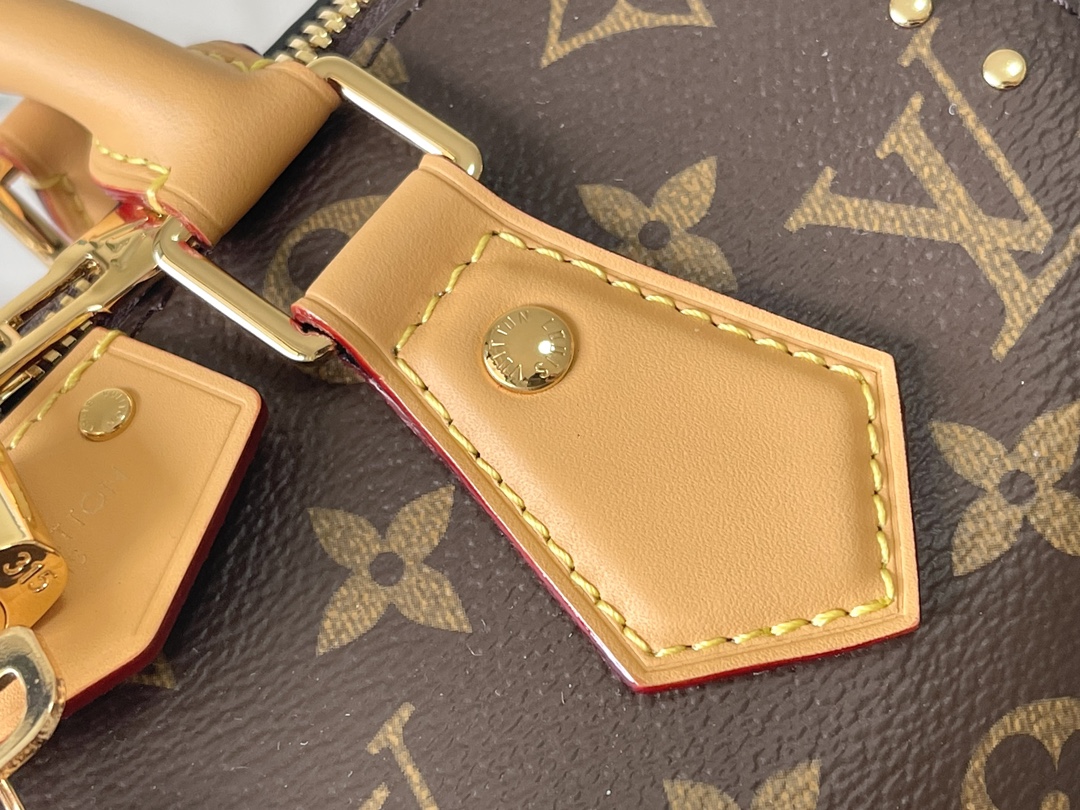 Louis Vuitton M13146 Studded Crossbody Bag - Image 7