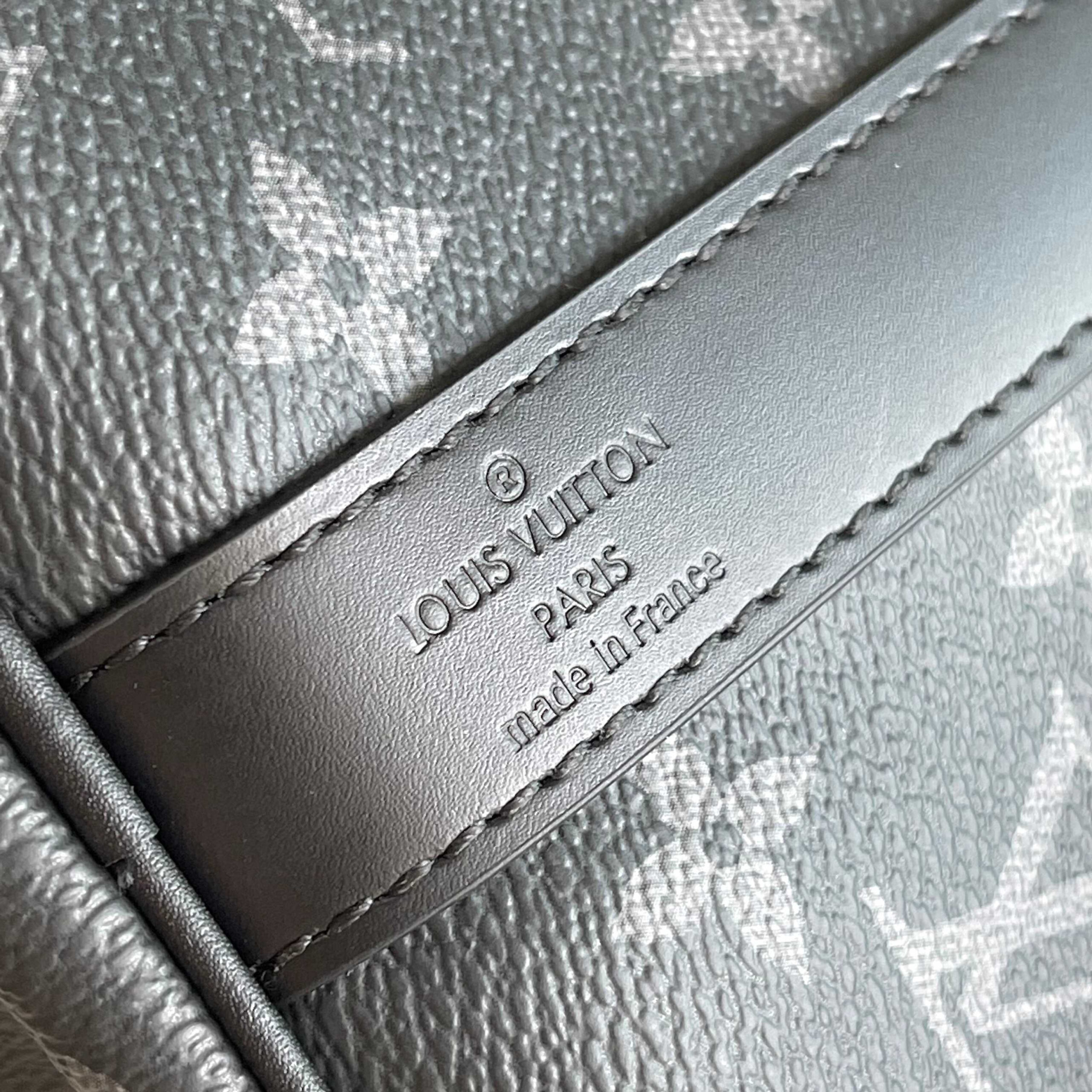 Louis Vuitton Keepall Bandoulière 45 Travel Bag in Monogram Eclipse Canvas - Image 7