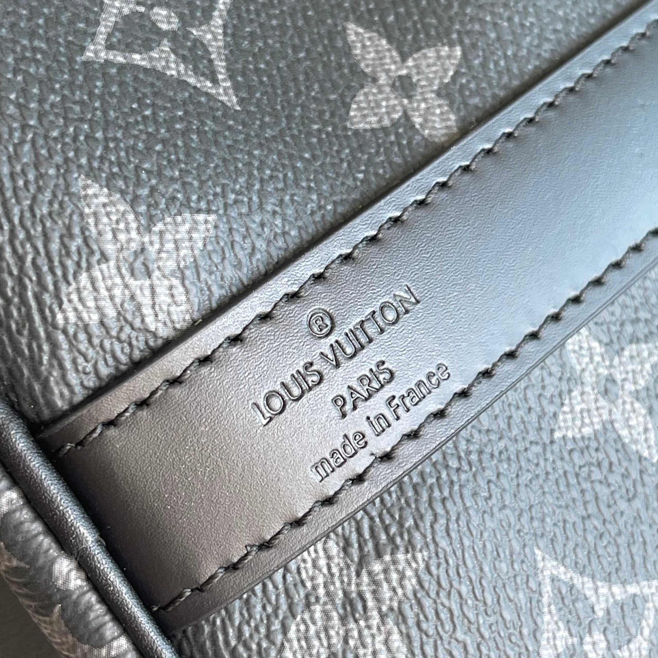 Louis Vuitton Keepall Bandoulière 55 Travel Bag in Monogram Eclipse Canvas - Image 7