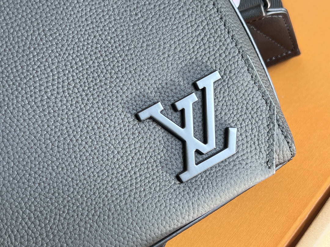 Louis Vuitton Takeoff Small Messenger Bag M24769 Black - Image 7