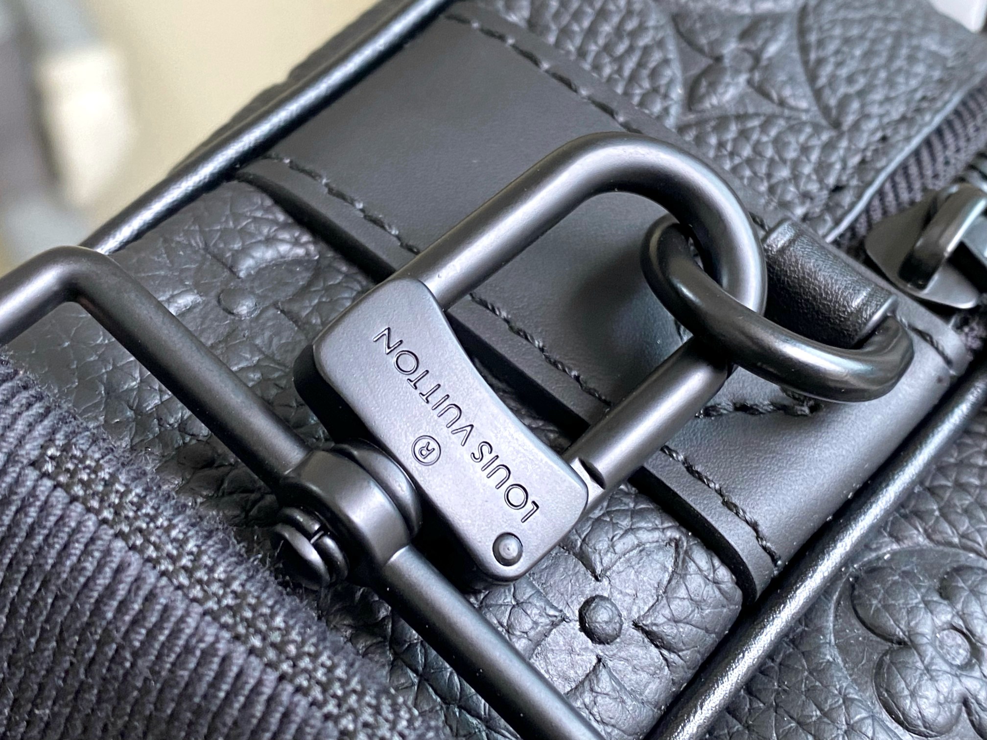Louis Vuitton S Lock Messenger Bag M58489 in Black - Image 7