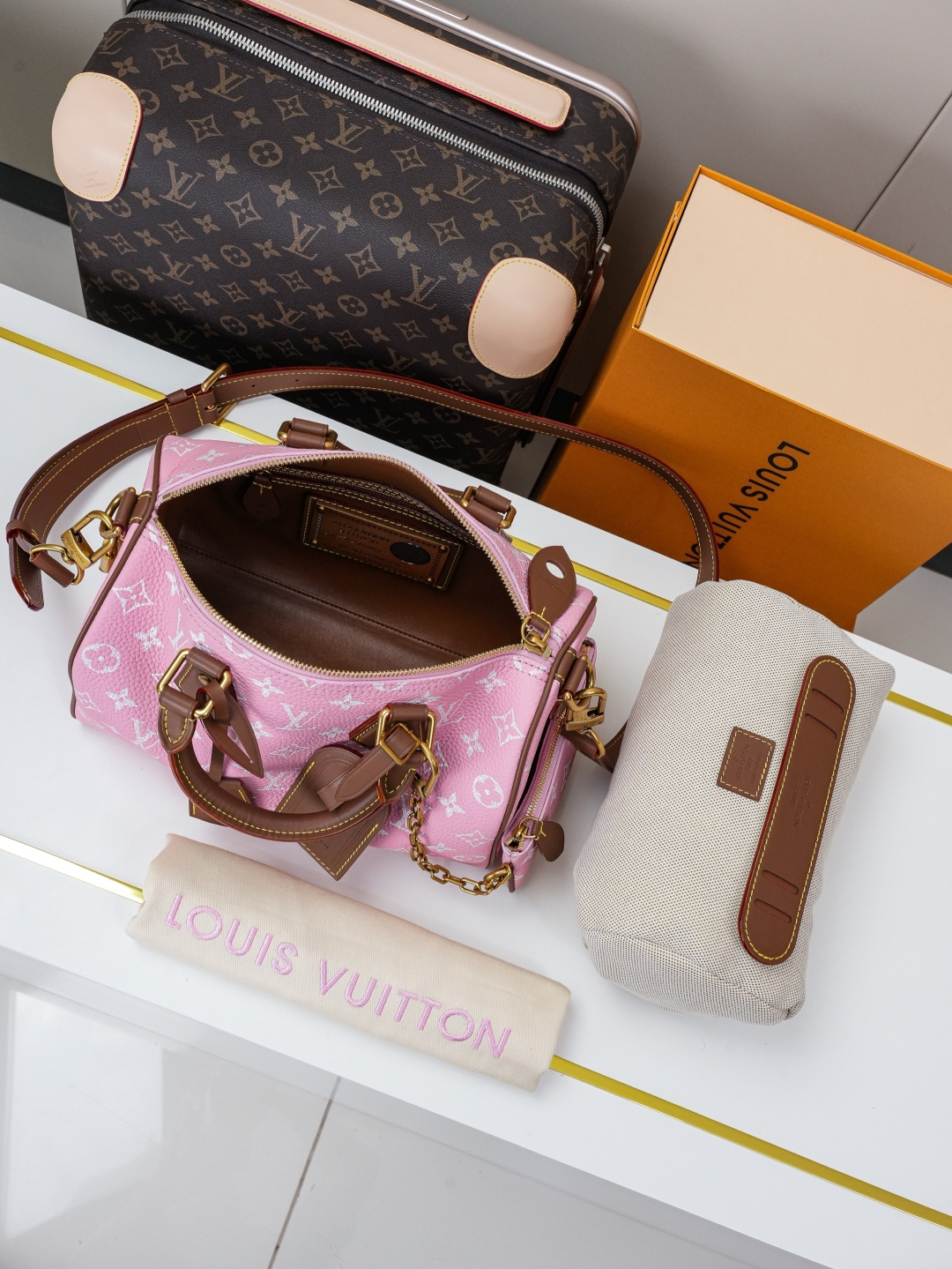 Louis Vuitton Speedy Bandouliere 25 Monogram Leather Crossbody Bag - Image 7