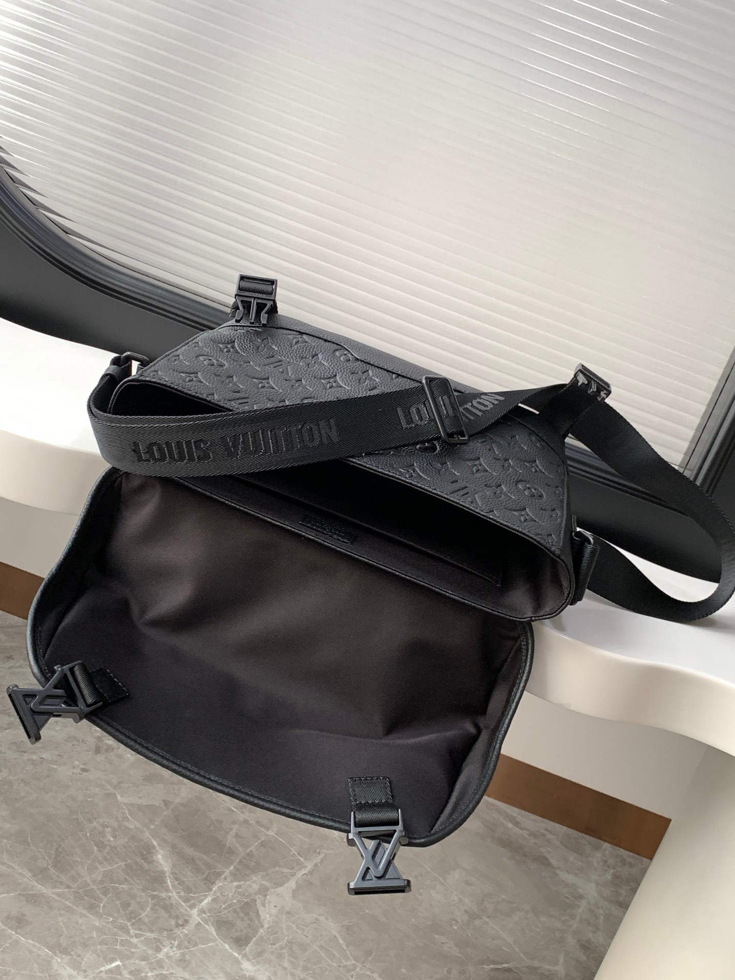 Louis Vuitton Voyager Messenger Bag M25121 in Monogram Shadow Leather - Image 7