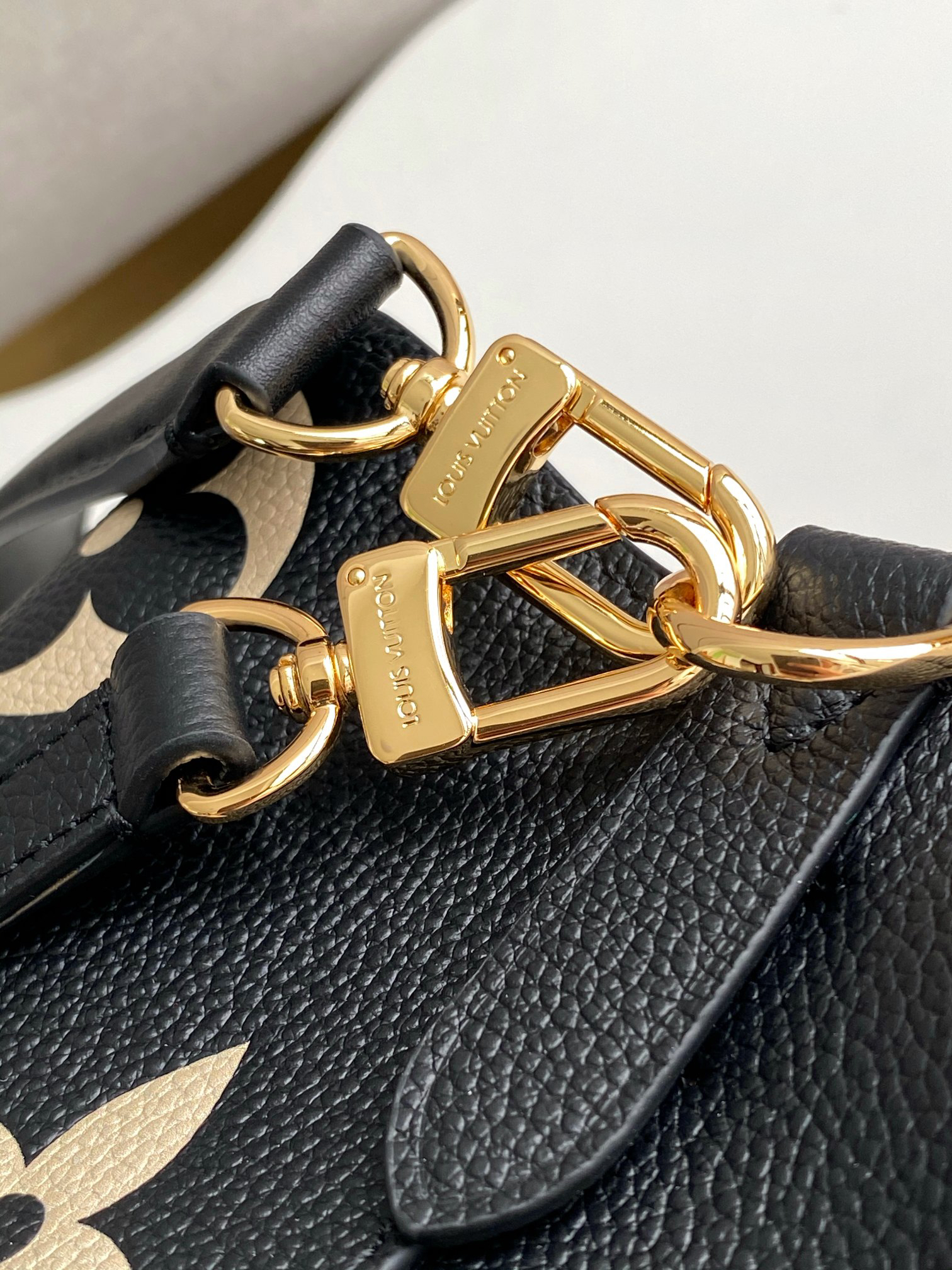 Louis Vuitton NeoNoe Medium Bucket Bag - Image 7