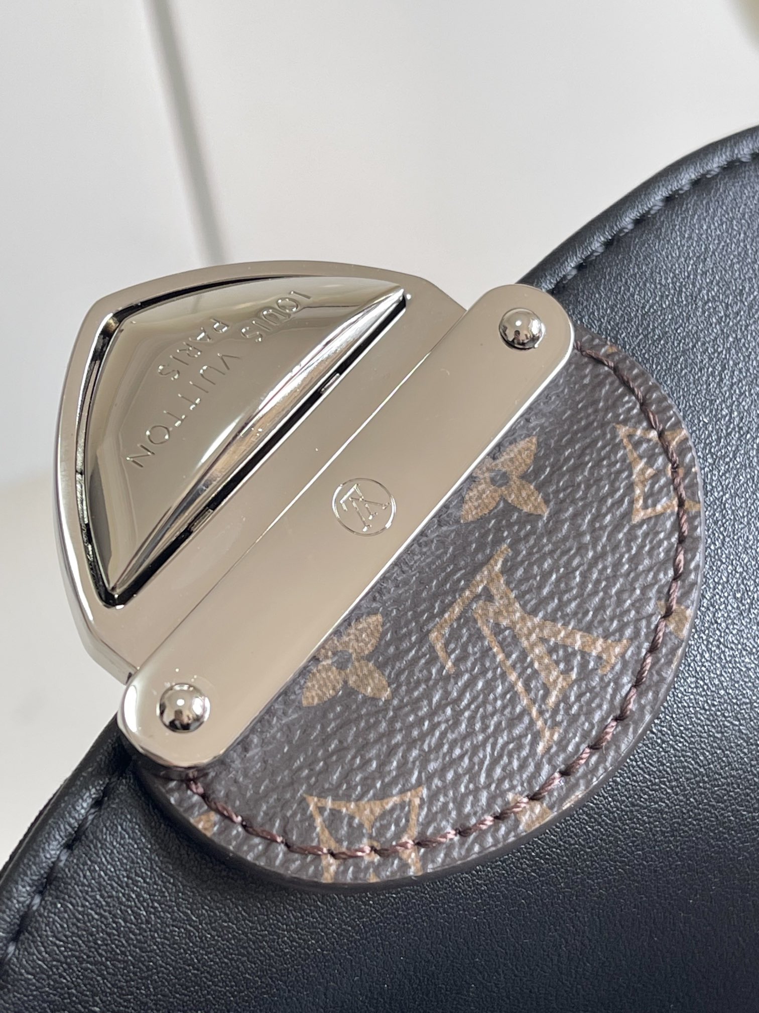 Louis Vuitton Sunset Vibe Crossbody Bag - Image 7