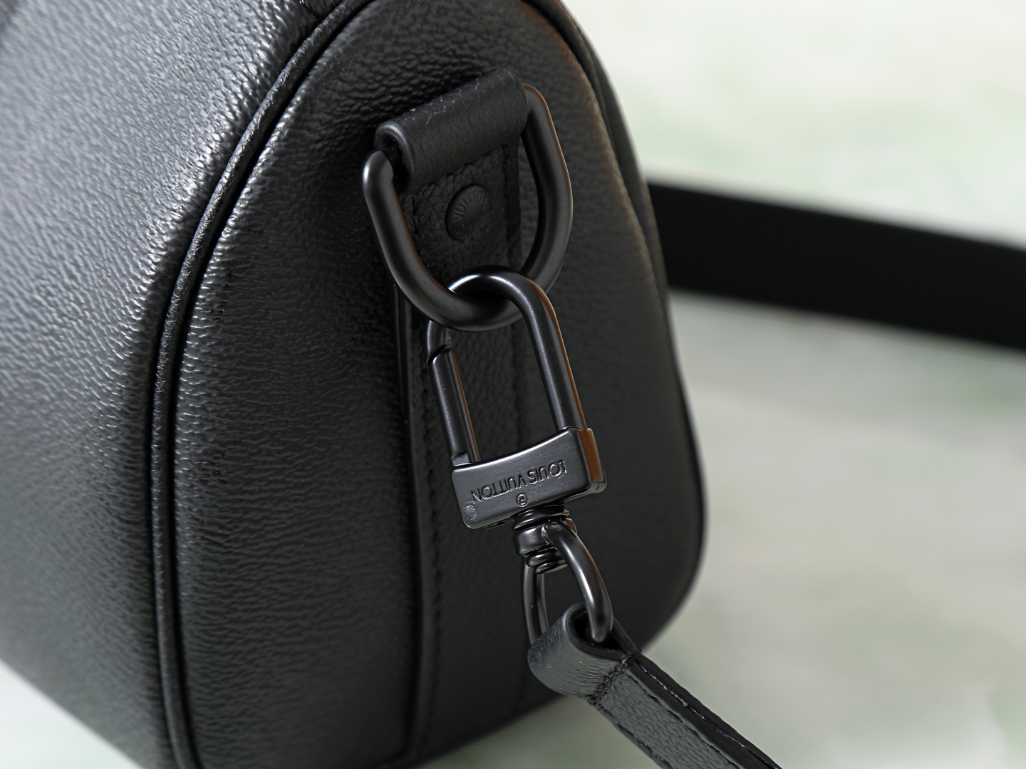Louis Vuitton Keepall Bandoulière 25 Monogram Midnight Travel Bag - Image 7