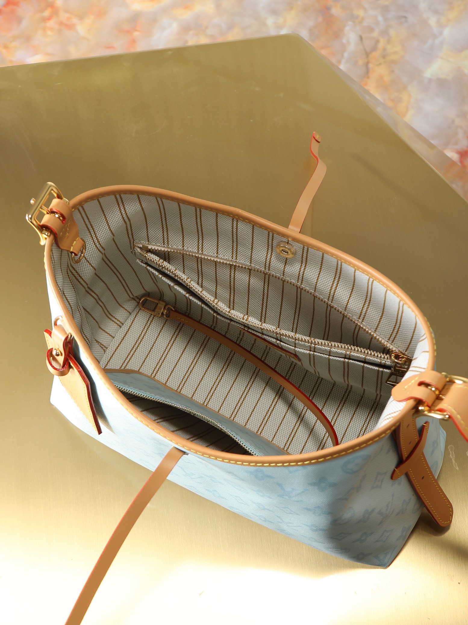 Louis Vuitton Carryall Small Handbag in Monogram Canvas - Image 7
