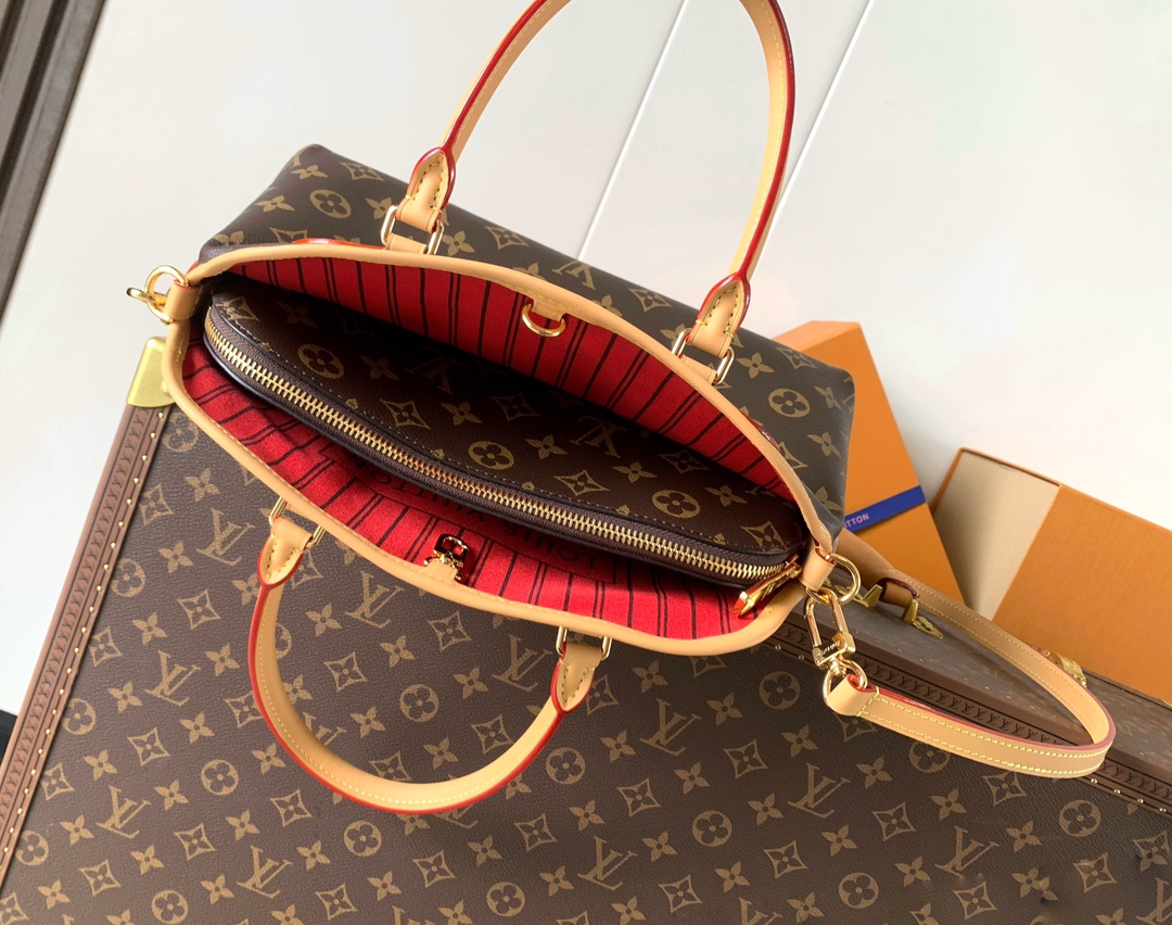 Louis Vuitton Ever More PM Monogram Canvas Handbag - Image 7
