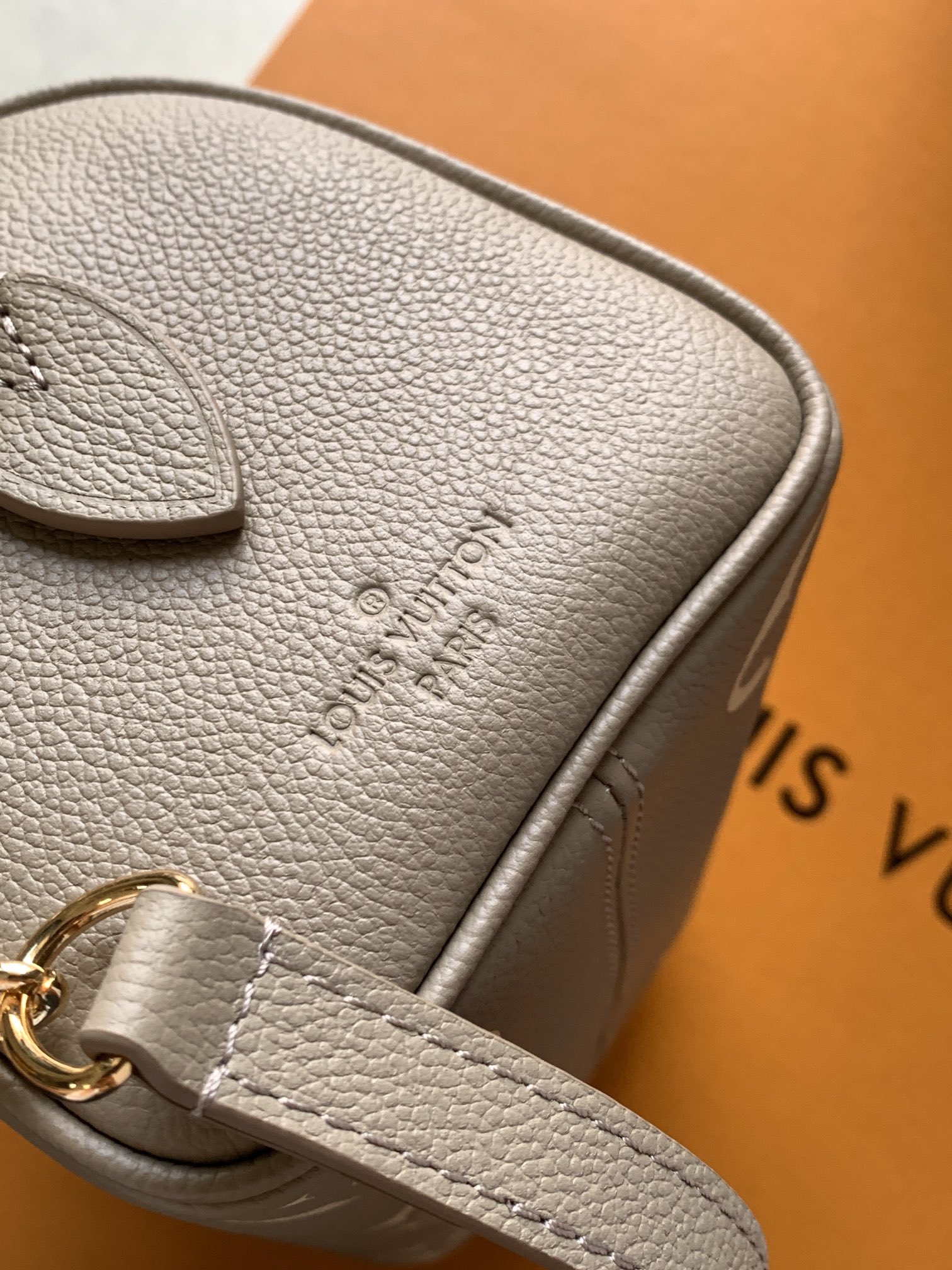 Louis Vuitton Speedy Bandoulière 20 Monogram Empreinte Crossbody Bag - Image 7
