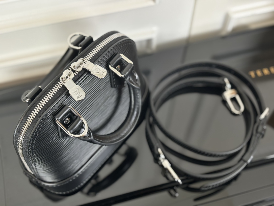 Louis Vuitton Nano Alma Handbag in Black - Image 7