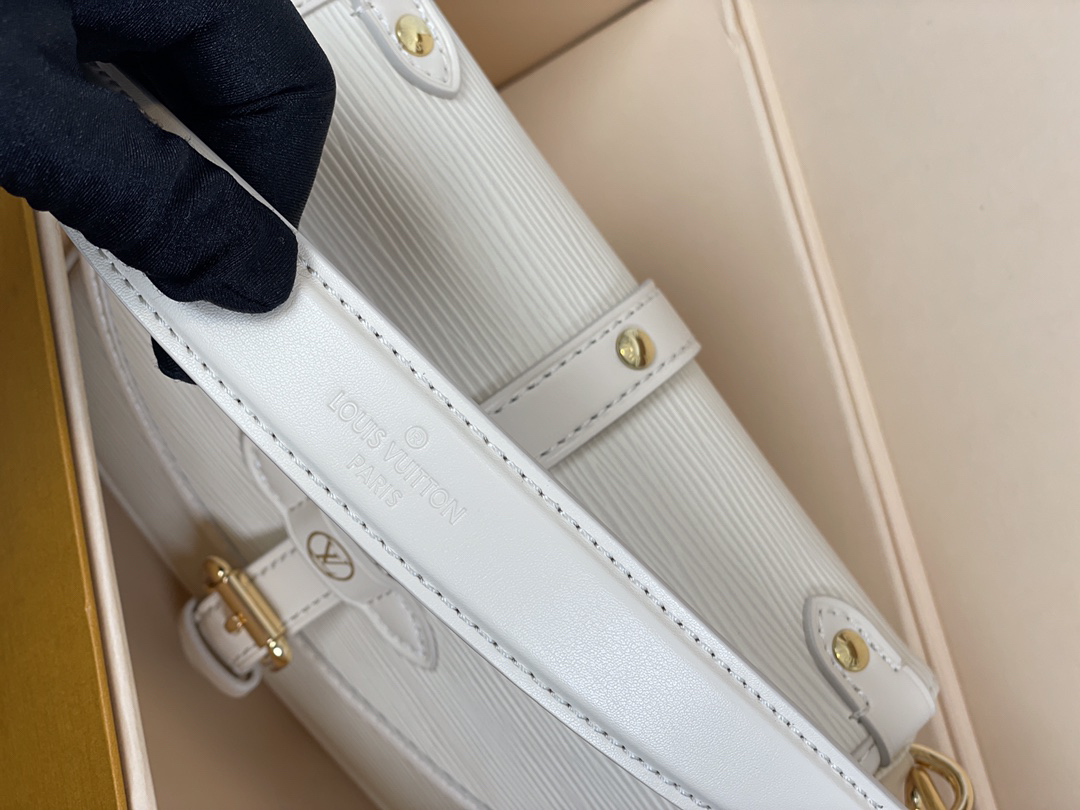 Louis Vuitton Saumur BB Epi Leather Crossbody Bag - Image 7