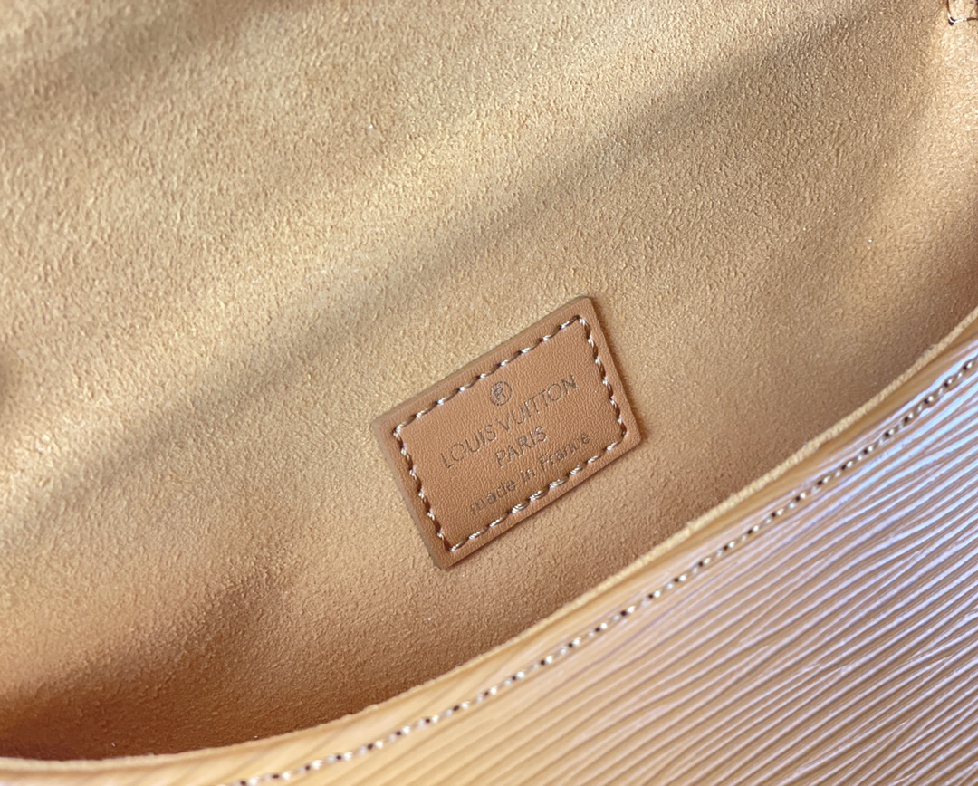 Louis Vuitton Saumur BB Shoulder Bag in Caramel Epi Leather - Image 7