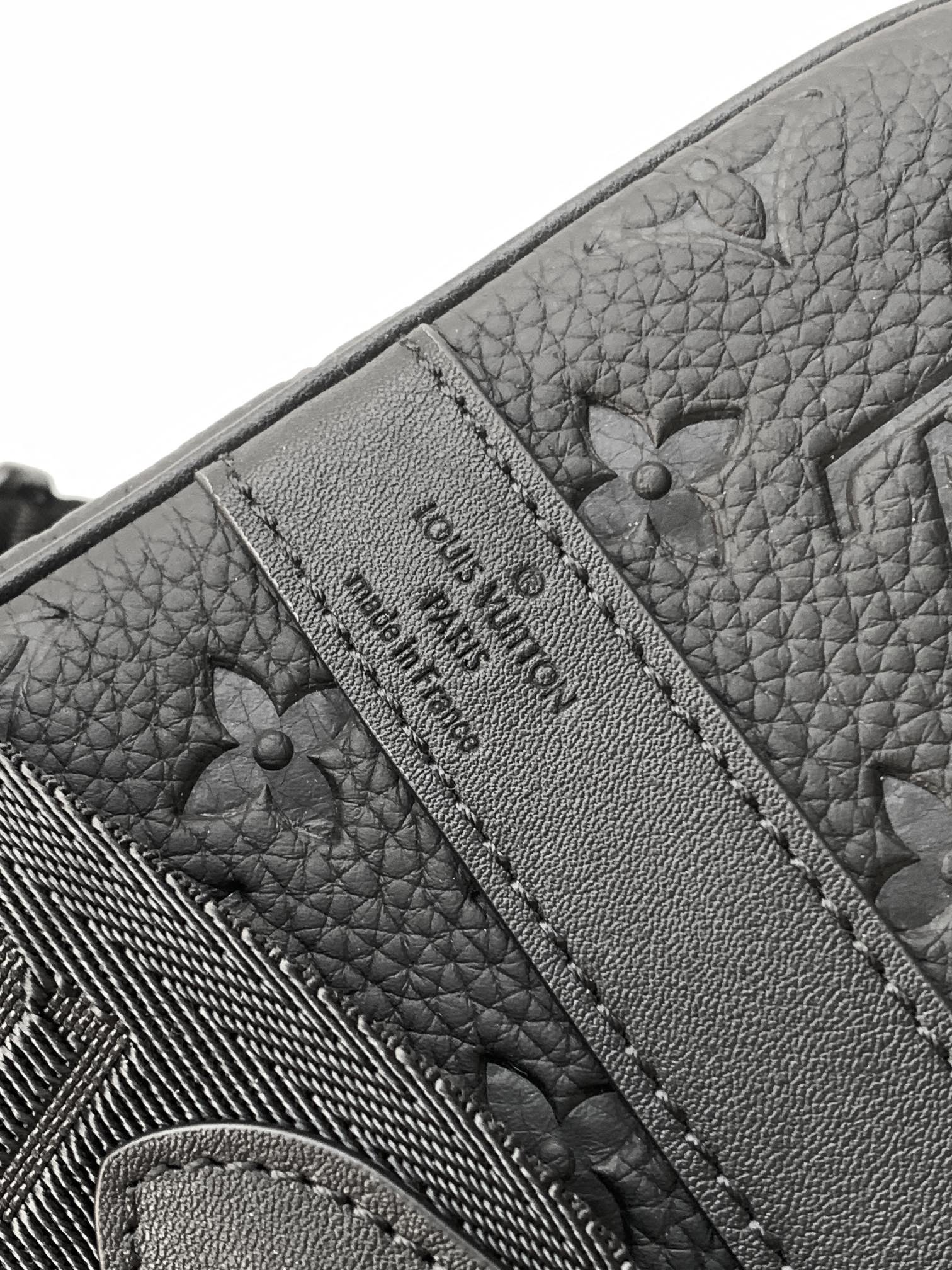 Louis Vuitton Keepall Bandoulière 35 Monogram Eclipse Travel Bag - Image 7