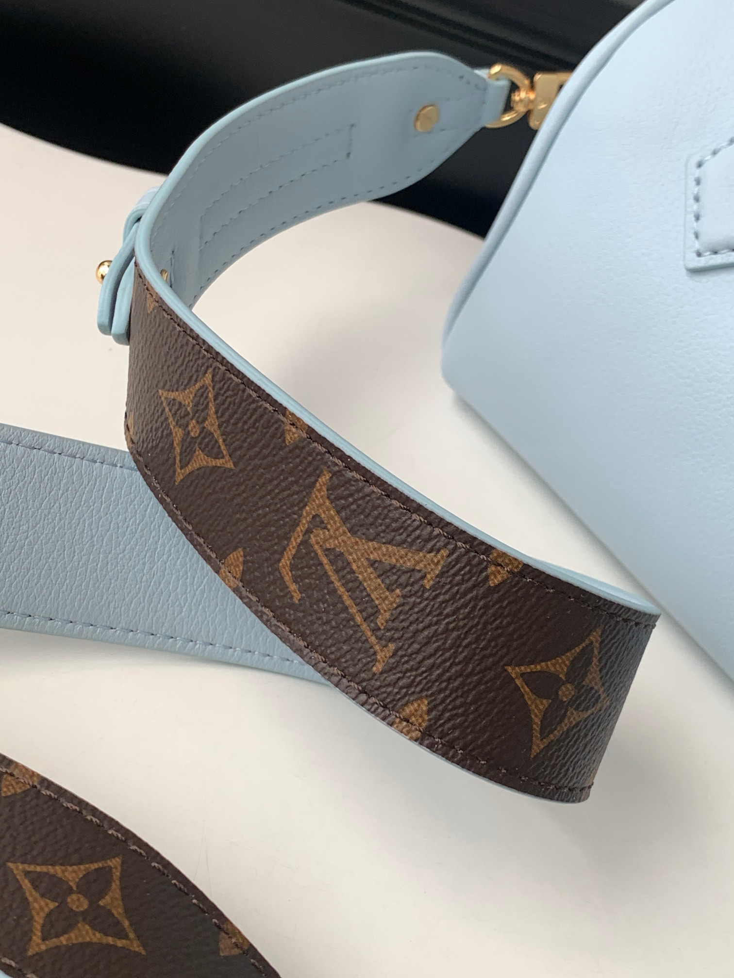 Speedy 18 Leather Crossbody Bag - Image 7