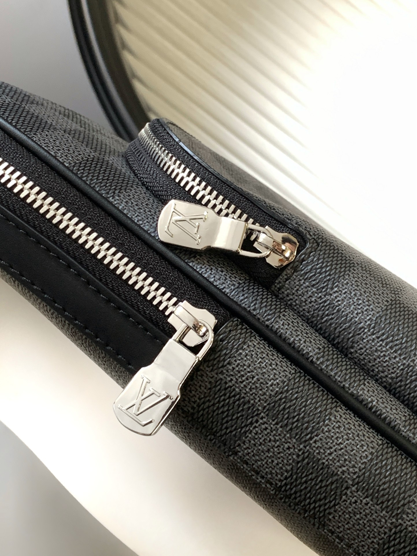 Louis Vuitton Avenue Shoulder Bag in Damier Graphite Canvas - Image 7