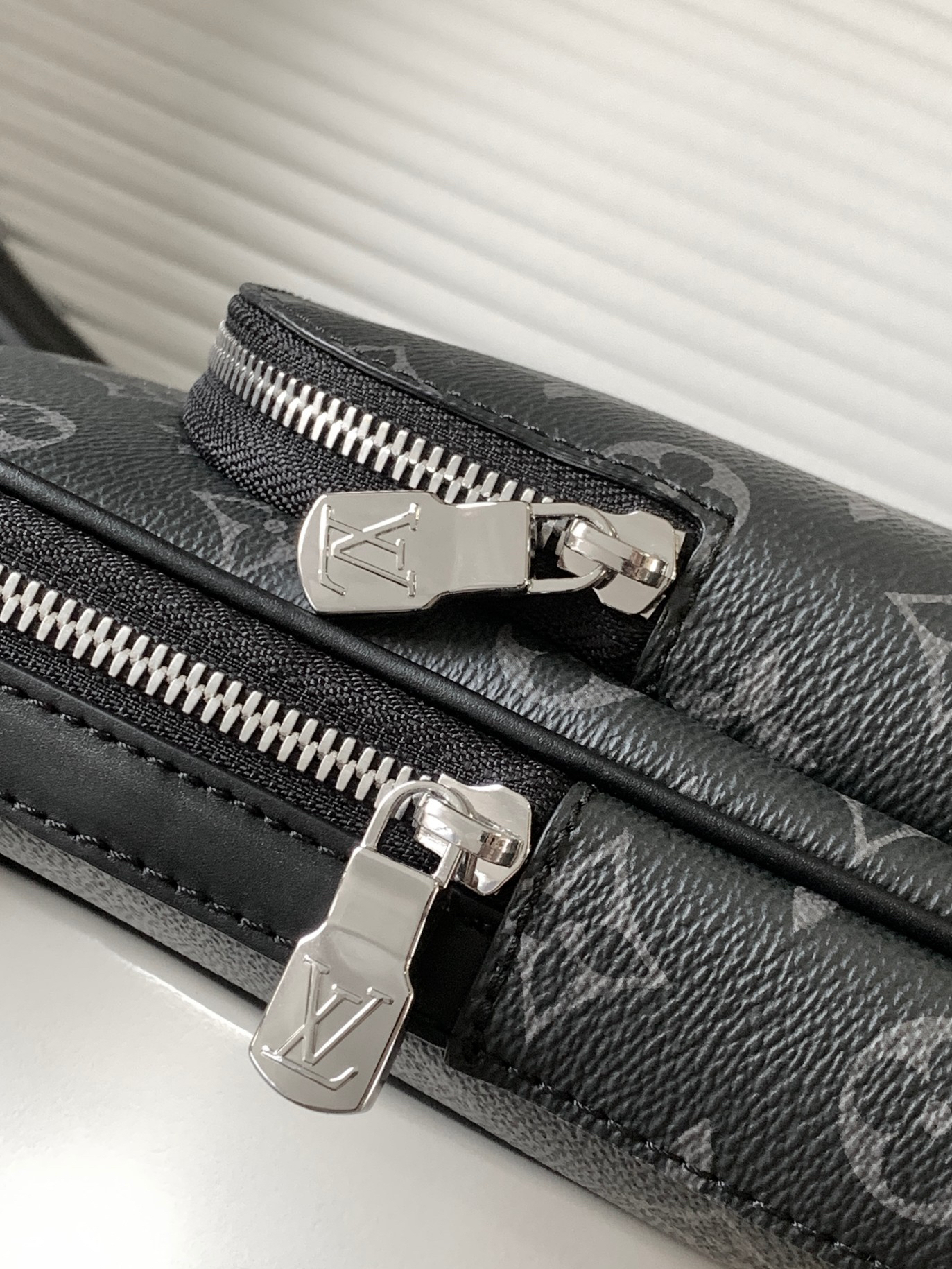 Louis Vuitton Avenue Shoulder Bag in Damier Graphite - Image 7