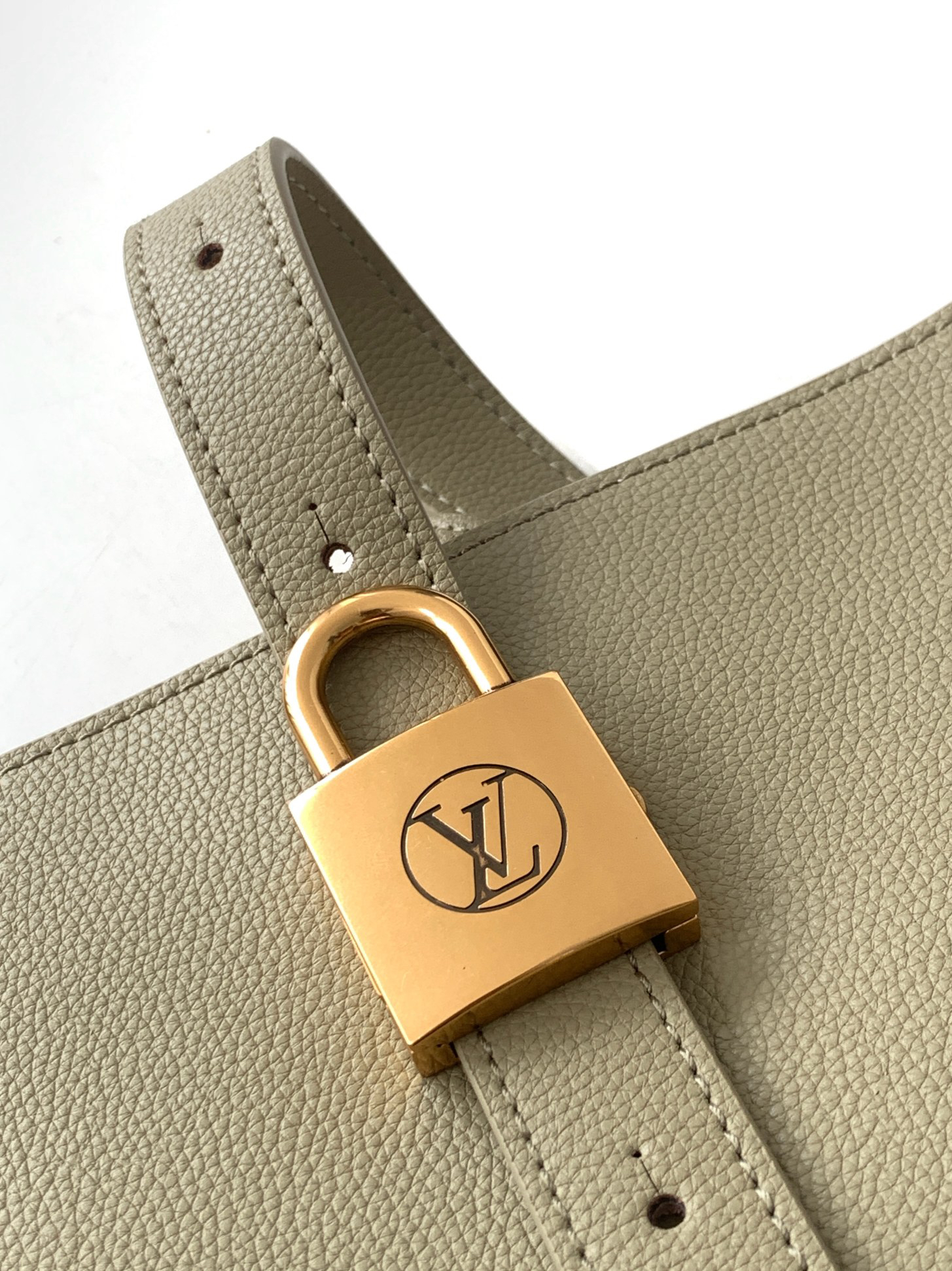 Louis Vuitton Low Key Cabas Medium Handbag - Image 7