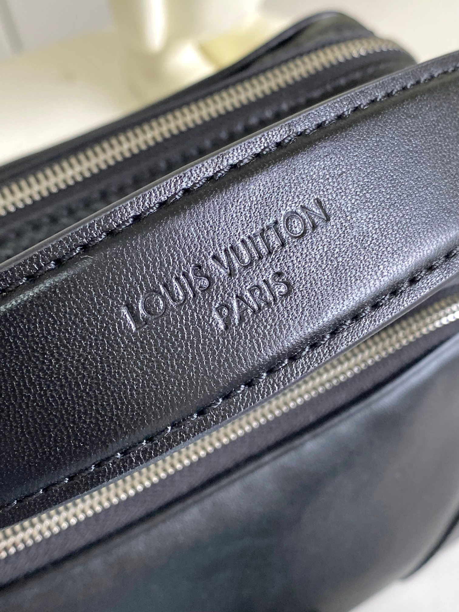 Louis Vuitton Nil Crossbody Bag - Image 7