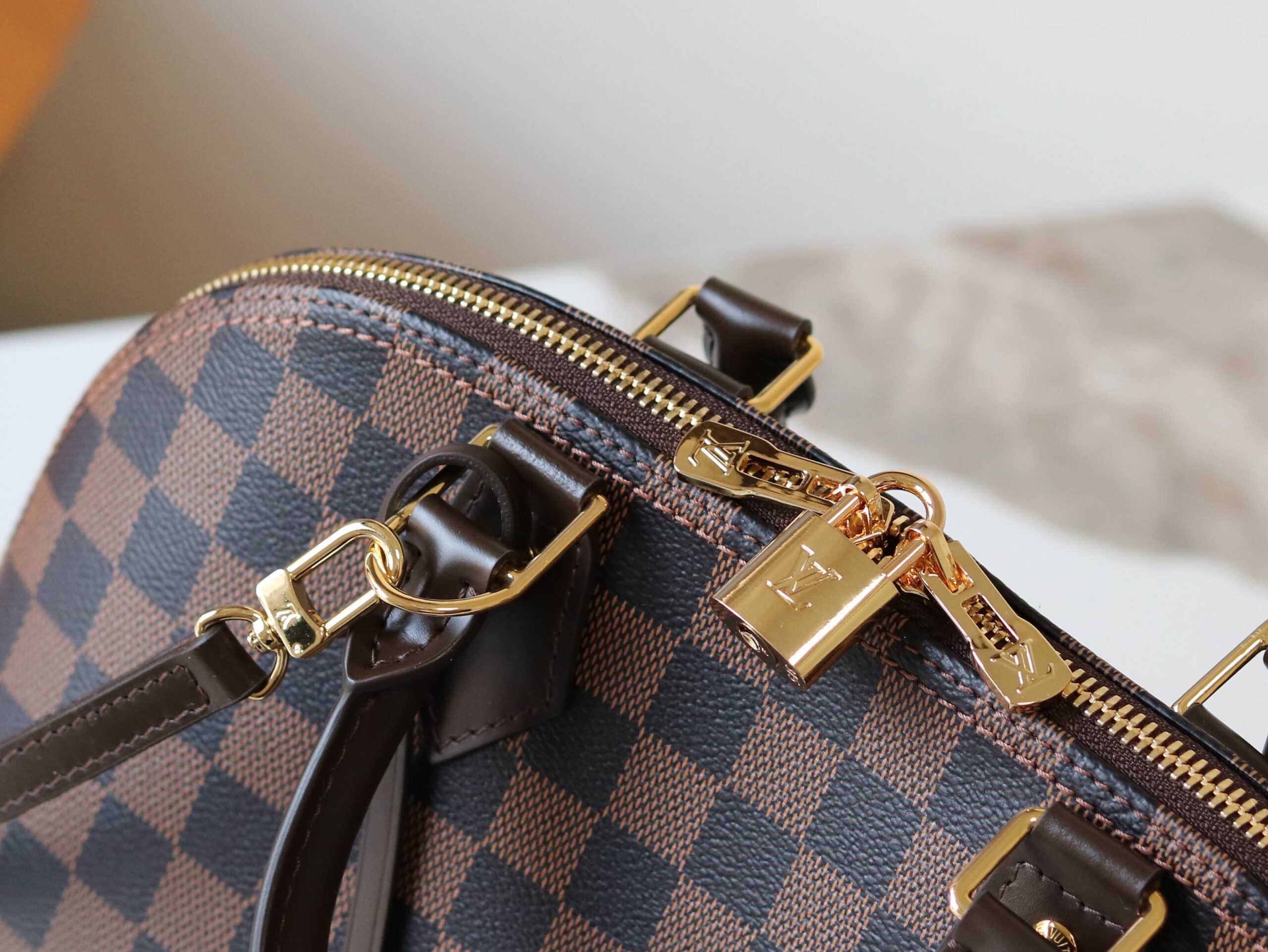 Louis Vuitton Alma Monogram Canvas Crossbody Bag - Image 7