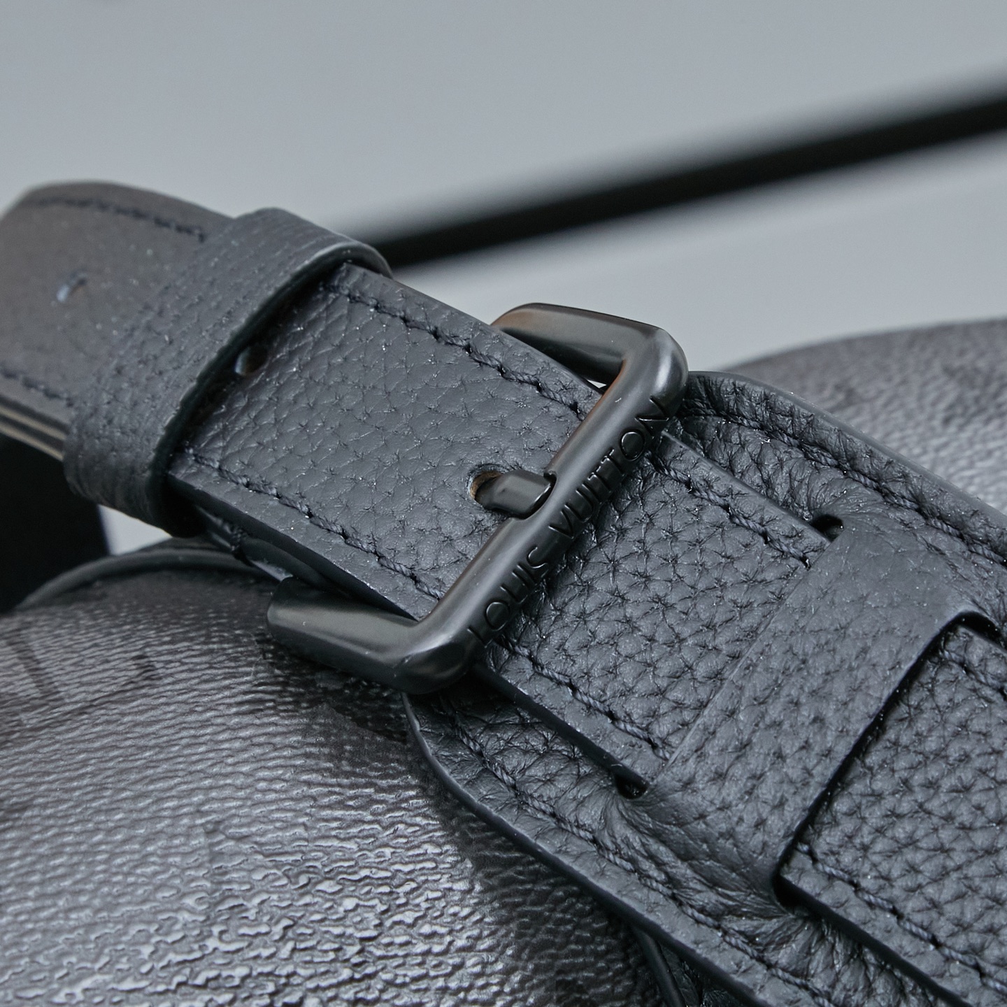 Louis Vuitton Keepall Bandoulière 25 Bag in Monogram Midnight - Image 7