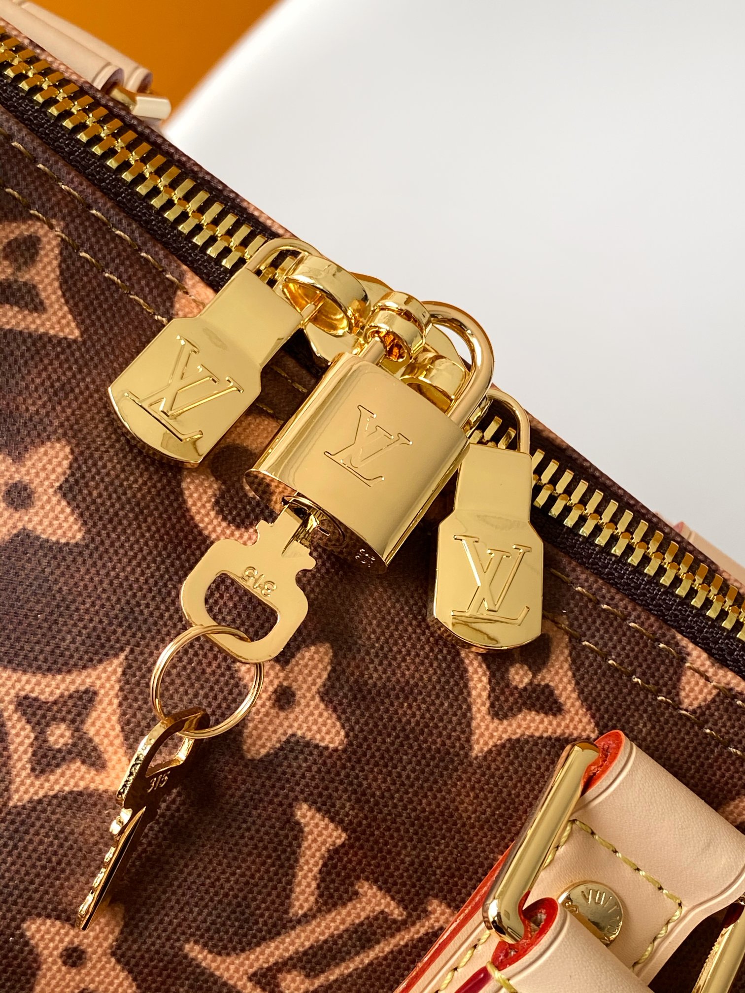 Louis Vuitton Keepall Bandoulière 50 Monogram Travel Bag - Image 7
