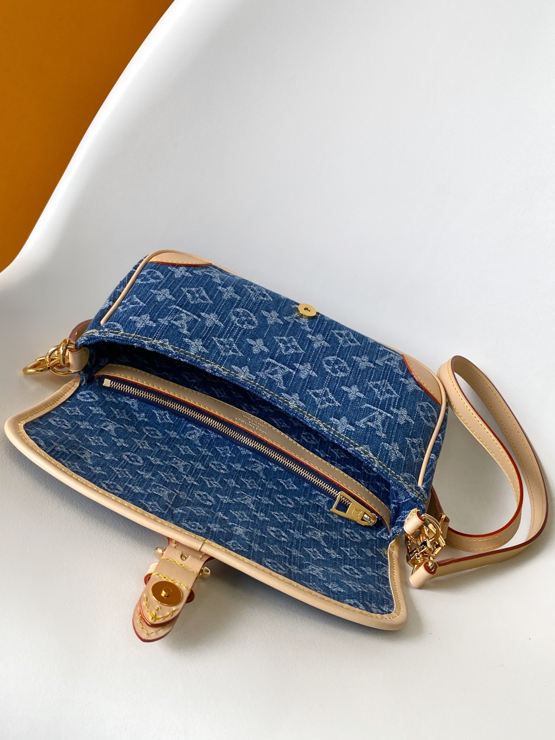 Louis Vuitton Diane Handbag in Monogram Empreinte Leather - Image 7