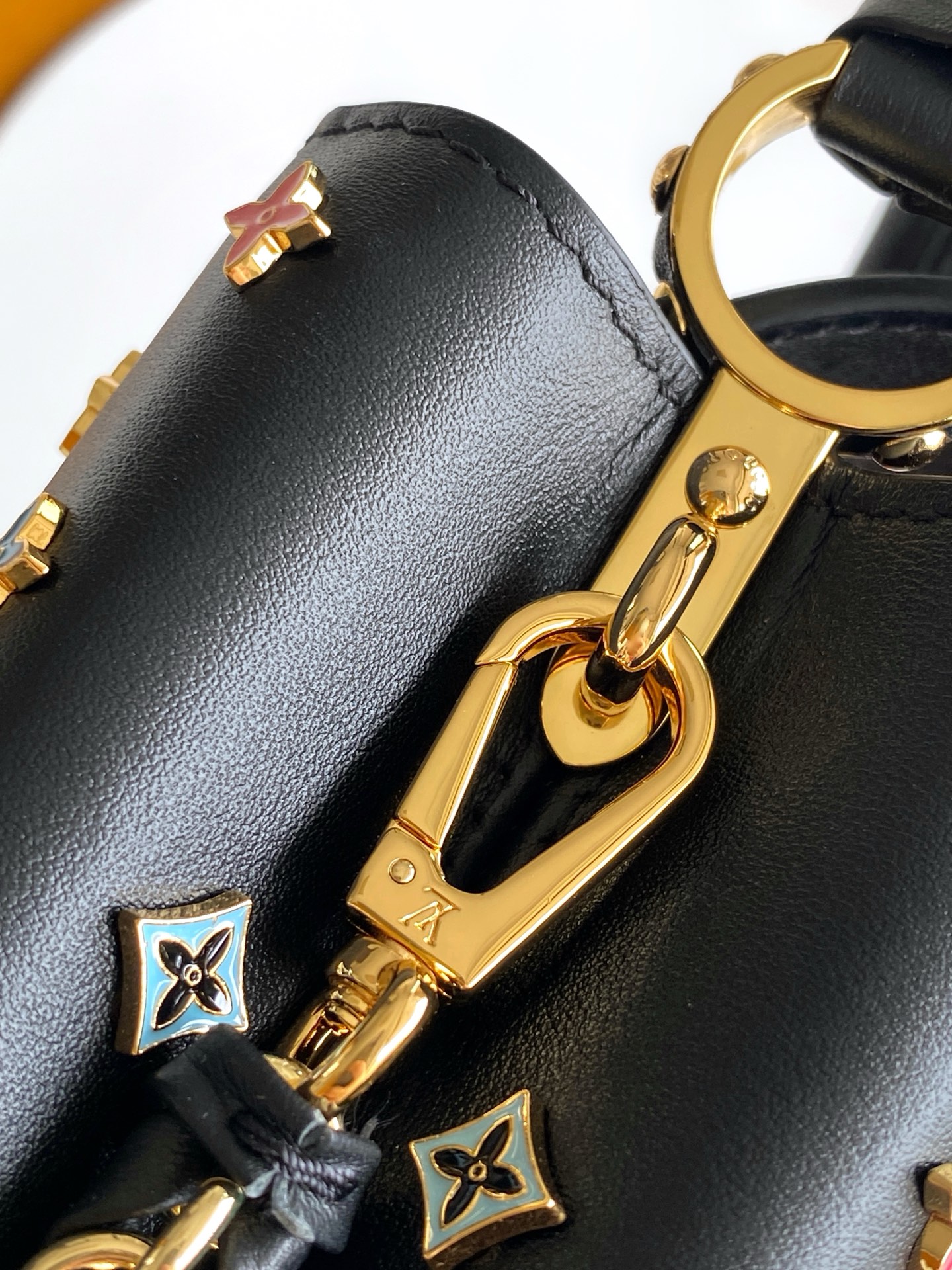 Louis Vuitton Capucines Taurillon Leather Handbag - Image 7