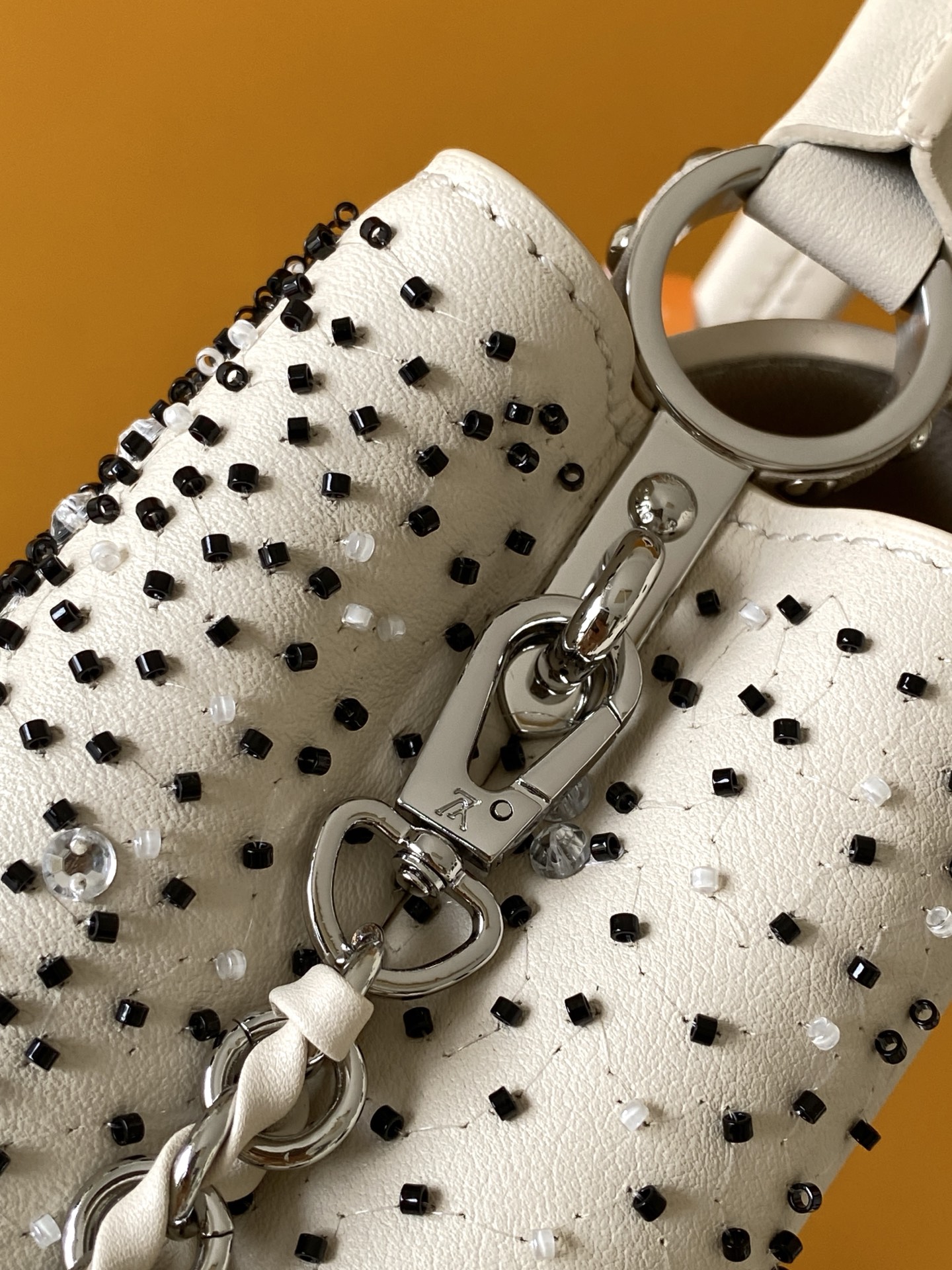Louis Vuitton Capucines Mini Handbag in Black and Beige Beaded Calfskin - Image 7
