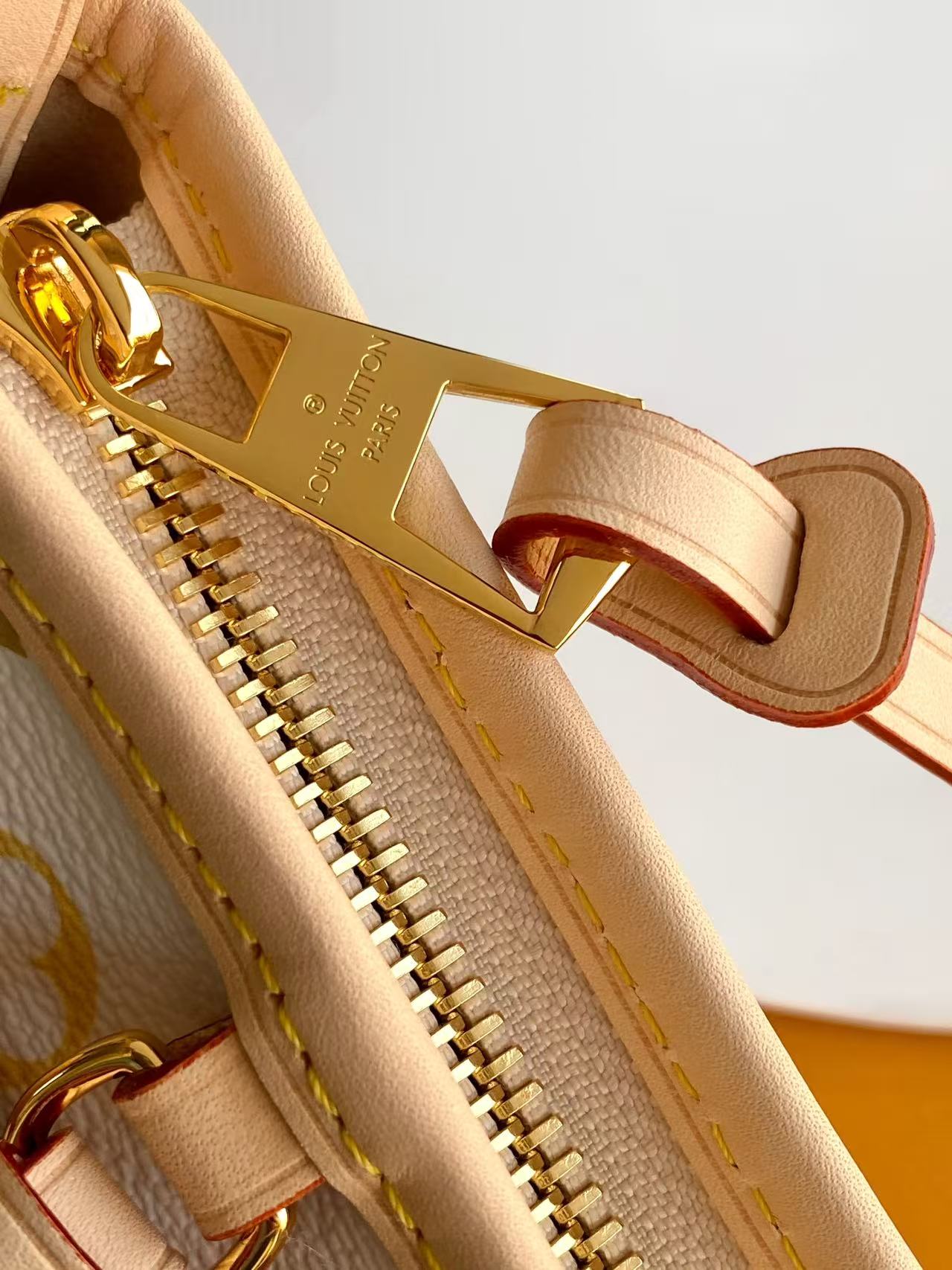 Louis Vuitton Carryall East West Monogram Canvas Handbag M27578 - Image 7