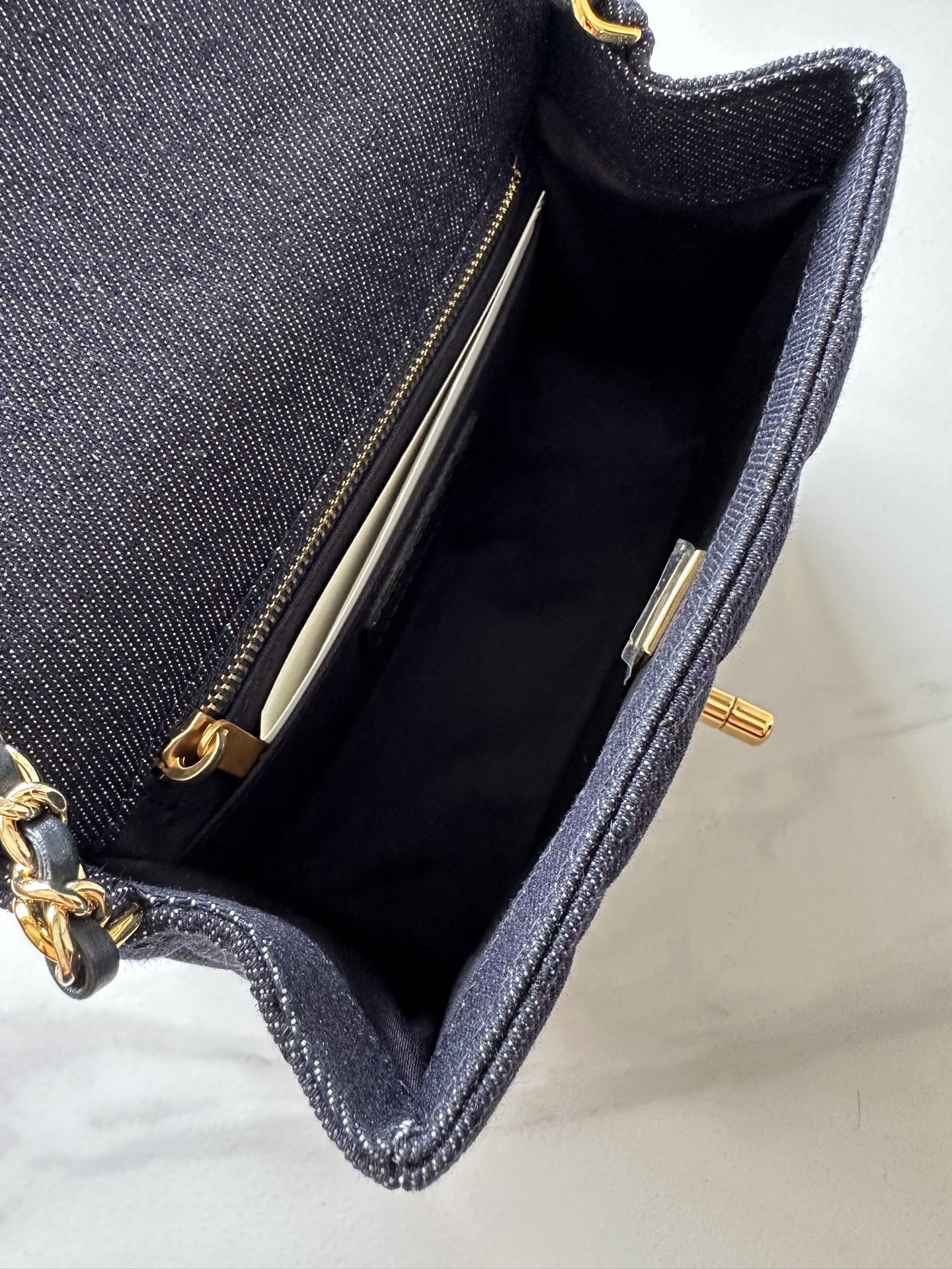 Chanel AS1786 Denim Shoulder Bag - Image 7