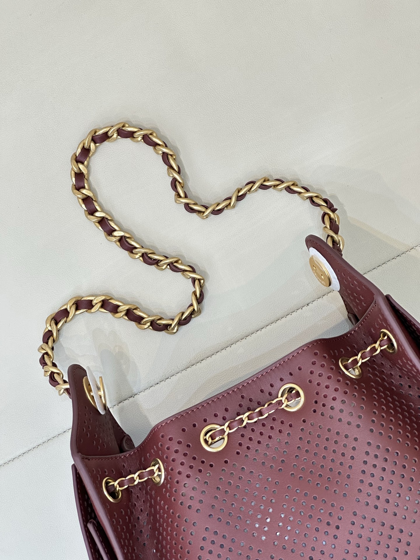 Chanel 25 Leather Drawstring Bucket Handbag - Image 7