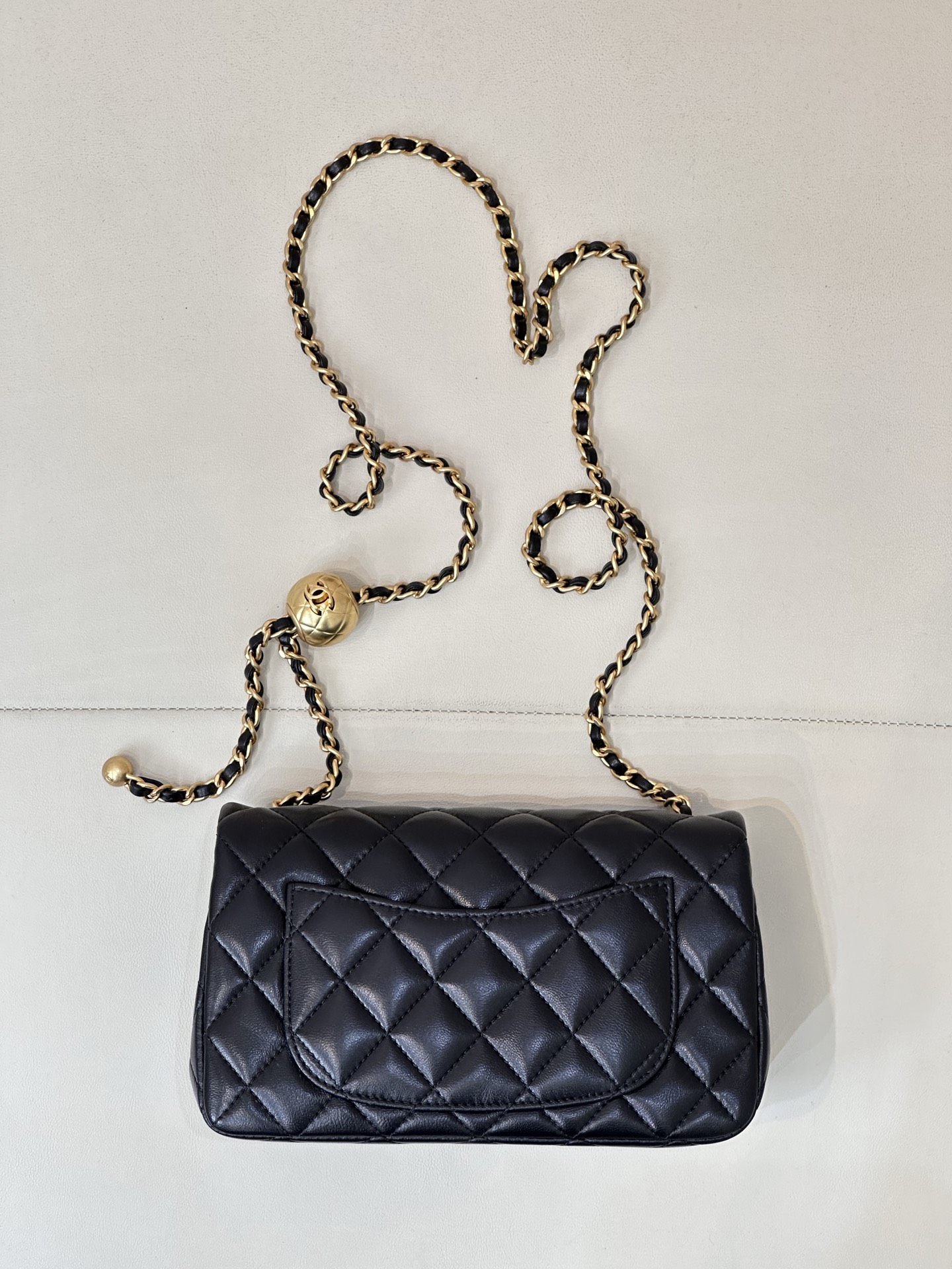 Chanel Quilted Gold Ball Chain Crossbody Bag - Image 7