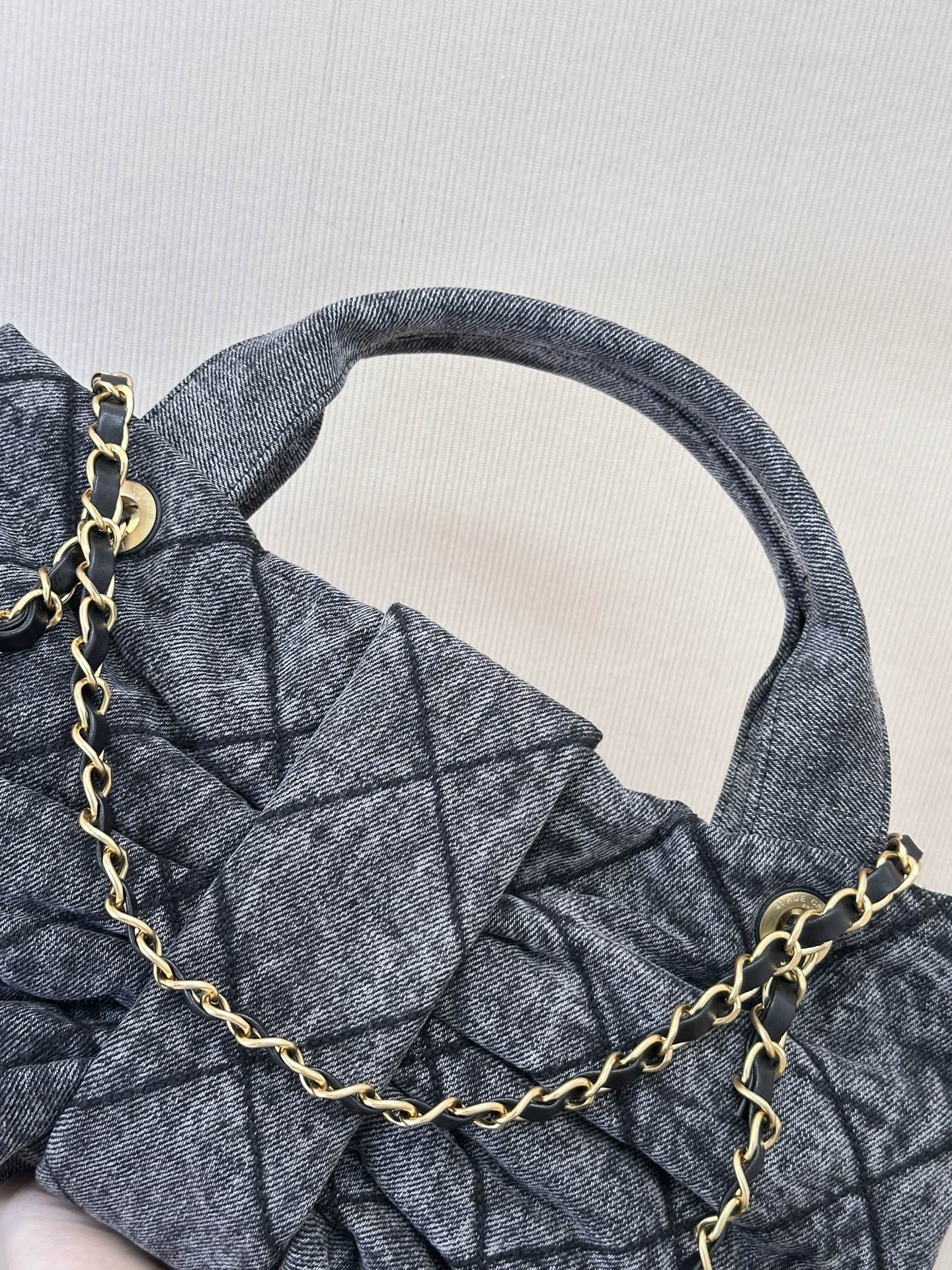 Chanel Medium Bow Handbag in Washed Denim Canvas - Image 7